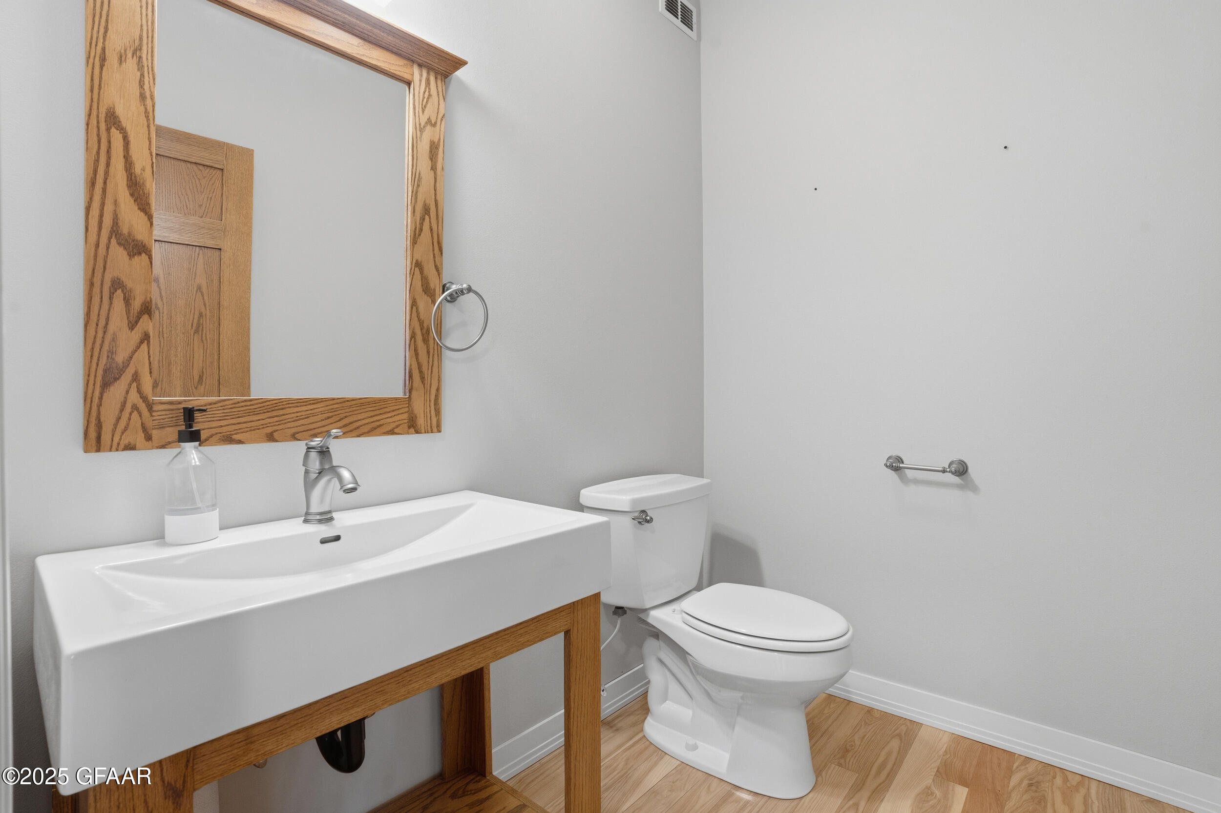 Grand Forks, North Dakota 58201, United States, 4 Bedrooms Bedrooms, ,3 BathroomsBathrooms,Residential,Active,240006