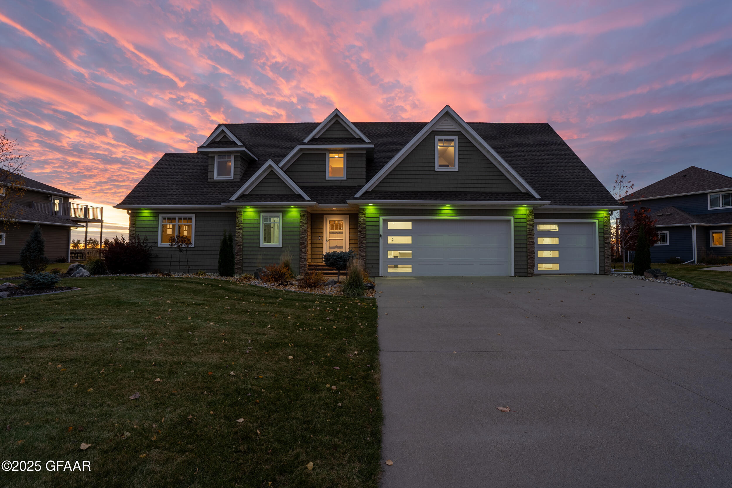 Grand Forks, North Dakota 58201, United States, 4 Bedrooms Bedrooms, ,3 BathroomsBathrooms,Residential,Active,240006