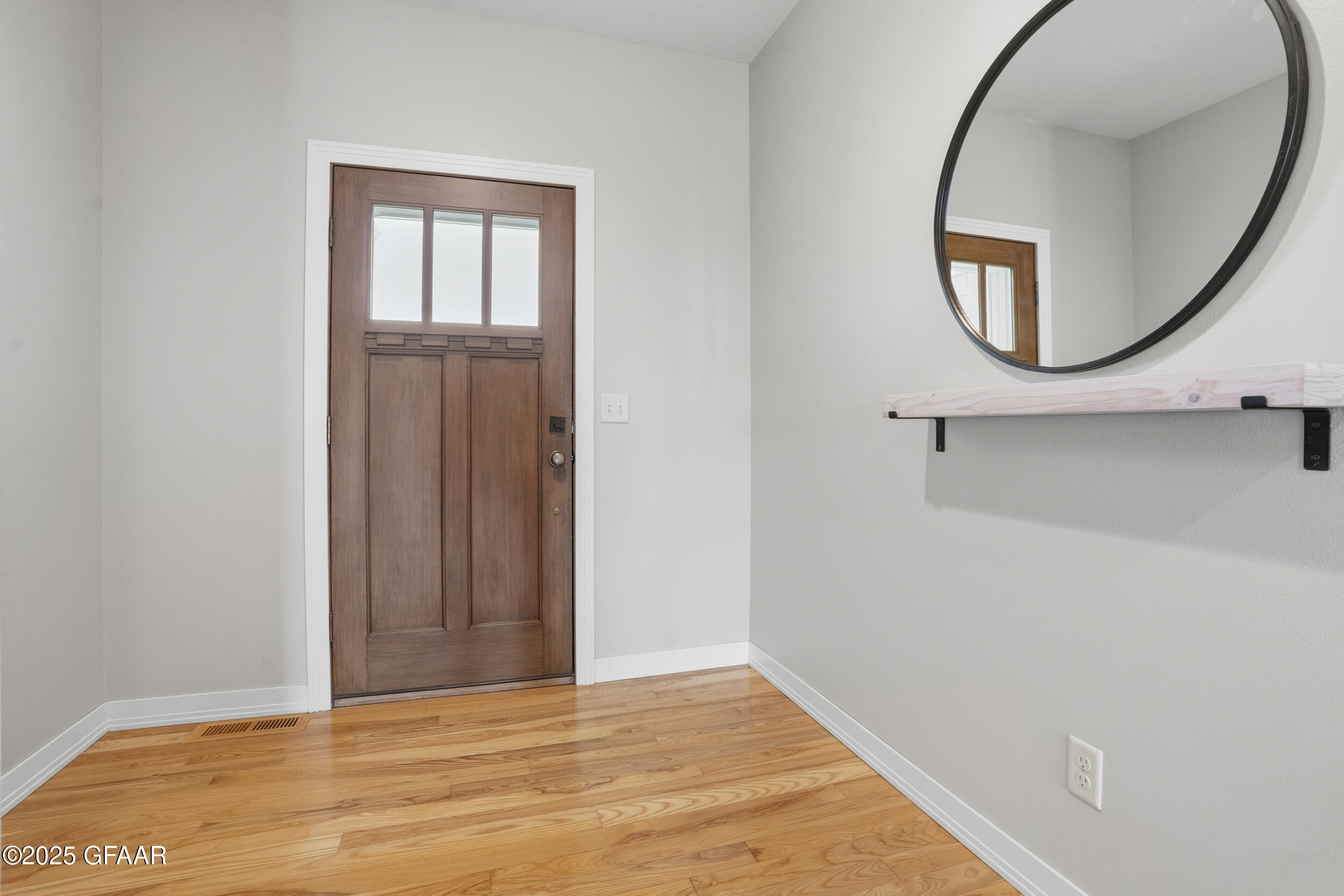 Grand Forks, North Dakota 58201, United States, 4 Bedrooms Bedrooms, ,3 BathroomsBathrooms,Residential,Active,240006