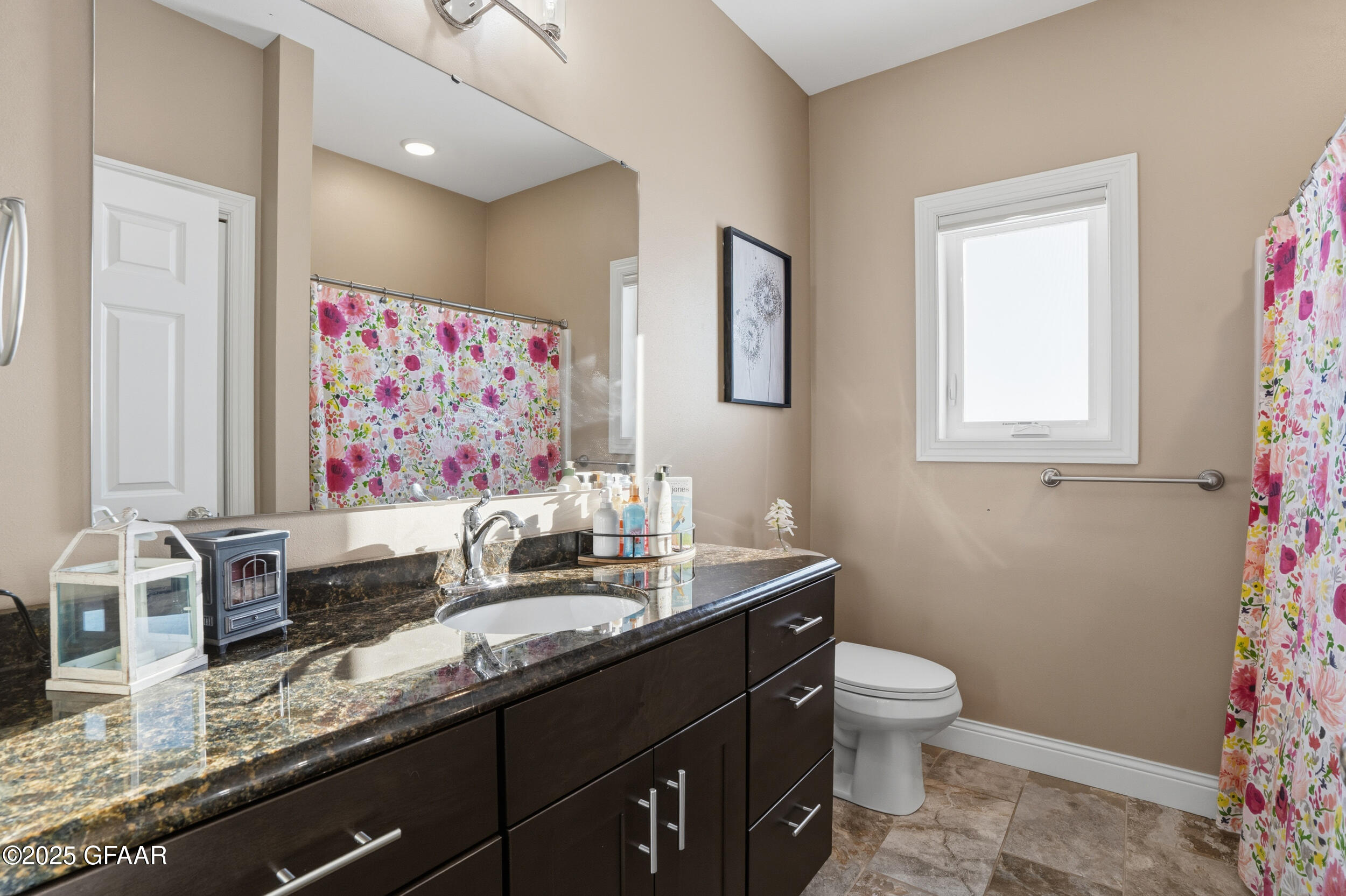 Northwood, North Dakota 58267, United States, 5 Bedrooms Bedrooms, ,3 BathroomsBathrooms,Residential,Active,255552