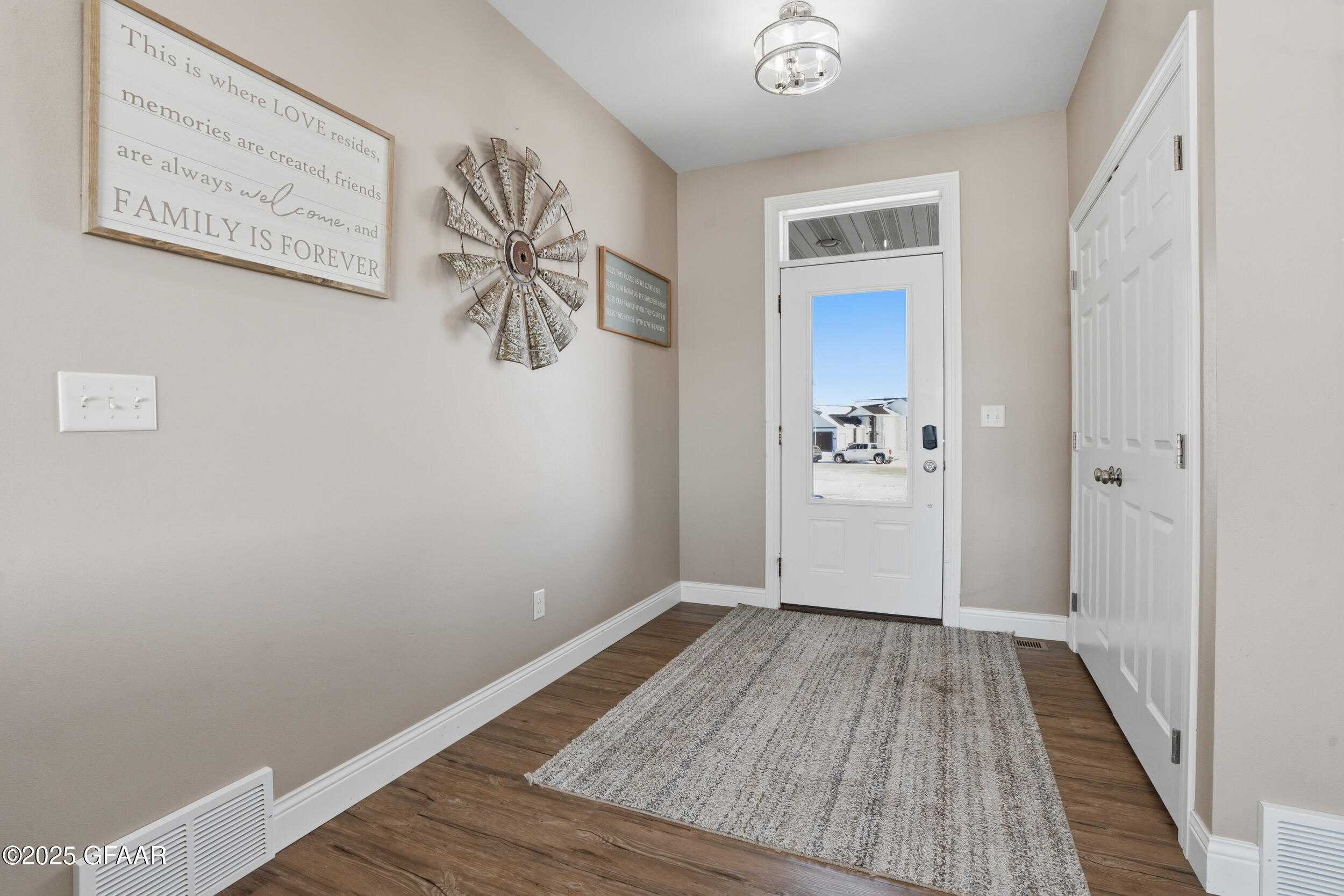 Northwood, North Dakota 58267, United States, 5 Bedrooms Bedrooms, ,3 BathroomsBathrooms,Residential,Active,255552