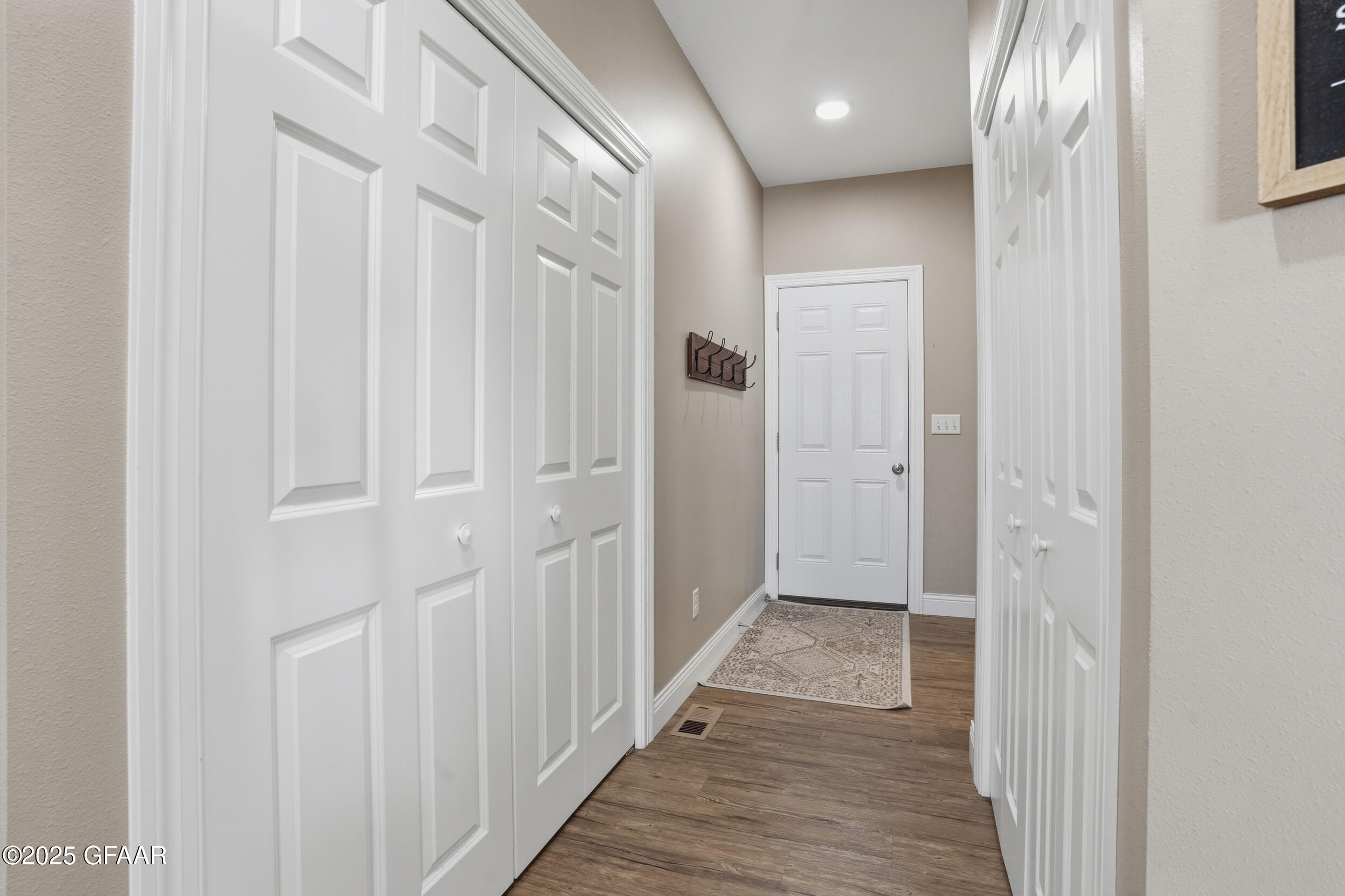 Northwood, North Dakota 58267, United States, 5 Bedrooms Bedrooms, ,3 BathroomsBathrooms,Residential,Active,255552