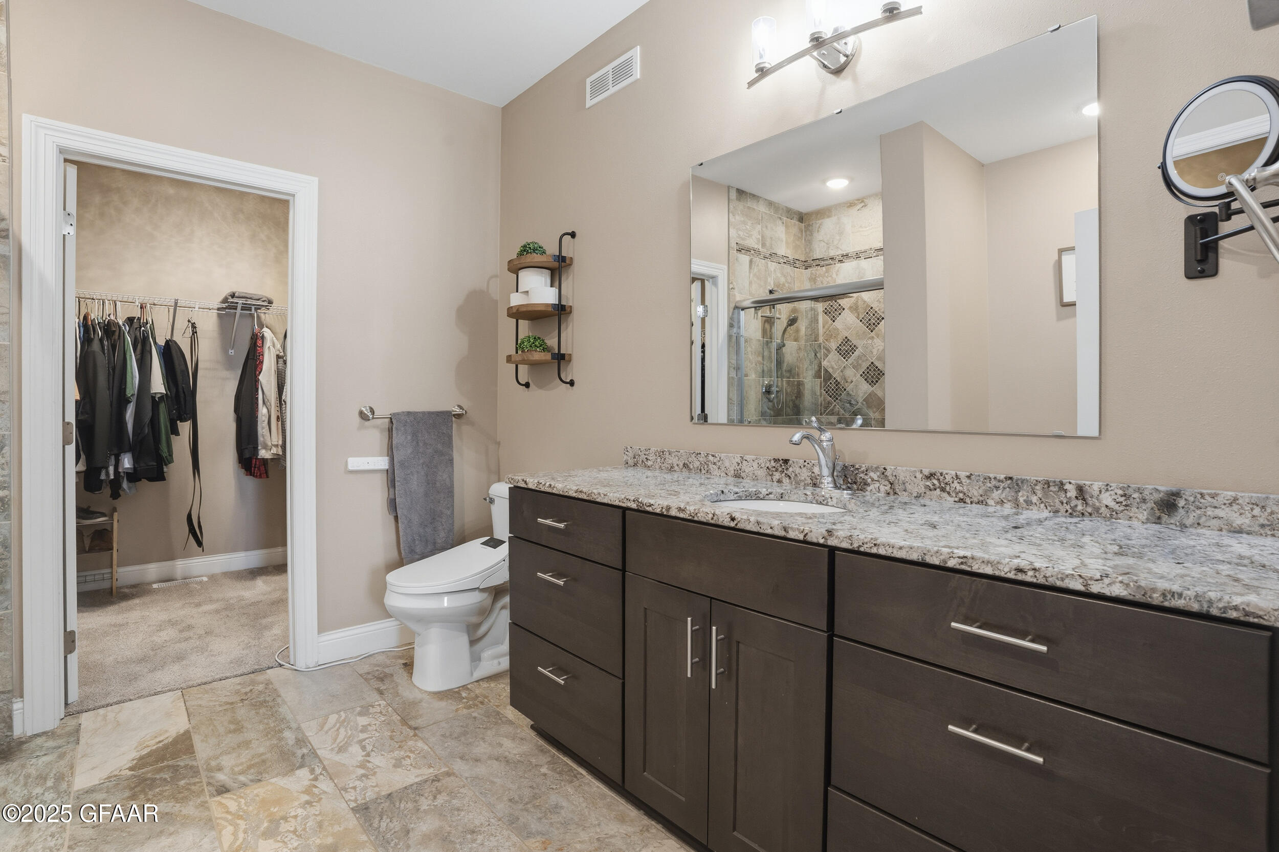 Northwood, North Dakota 58267, United States, 5 Bedrooms Bedrooms, ,3 BathroomsBathrooms,Residential,Active,255552