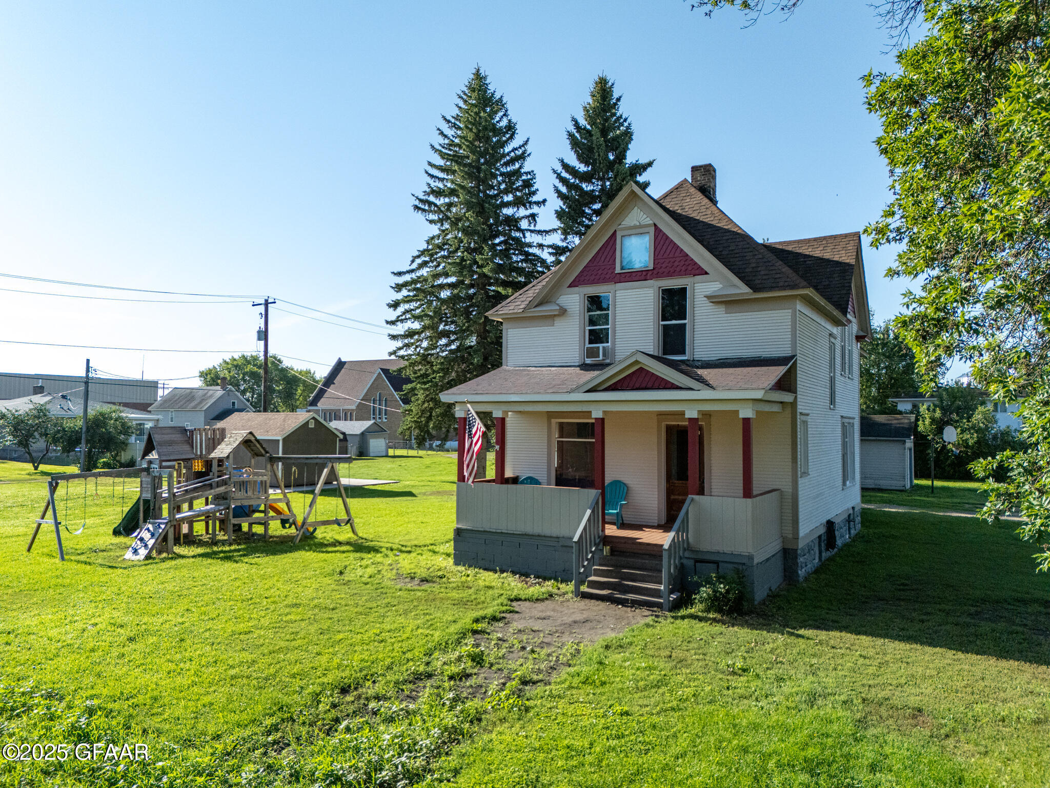 Larimore, North Dakota 58251, United States, 3 Bedrooms Bedrooms, ,2 BathroomsBathrooms,Residential,Active,207753