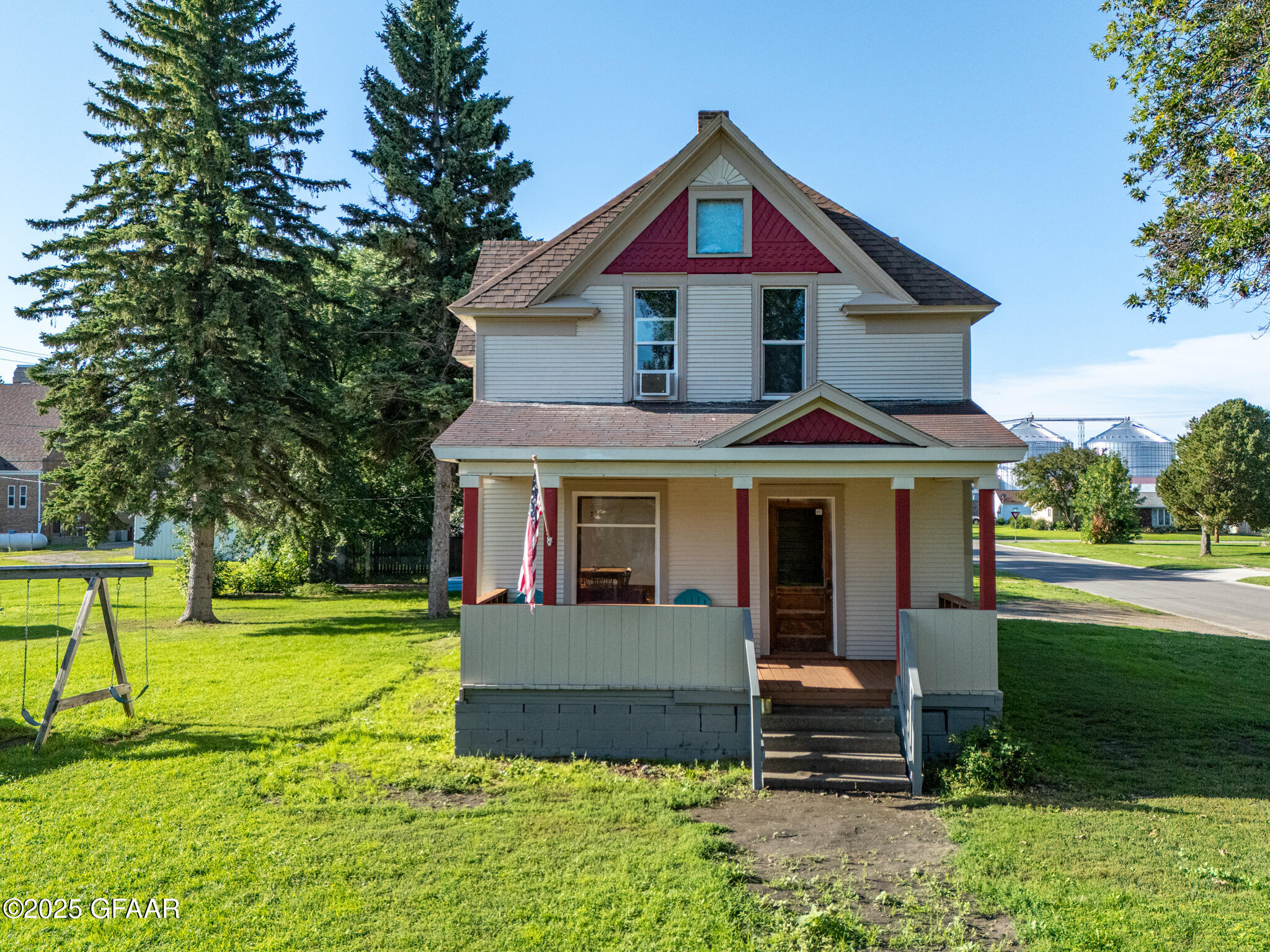 Larimore, North Dakota 58251, United States, 3 Bedrooms Bedrooms, ,2 BathroomsBathrooms,Residential,Active,207753
