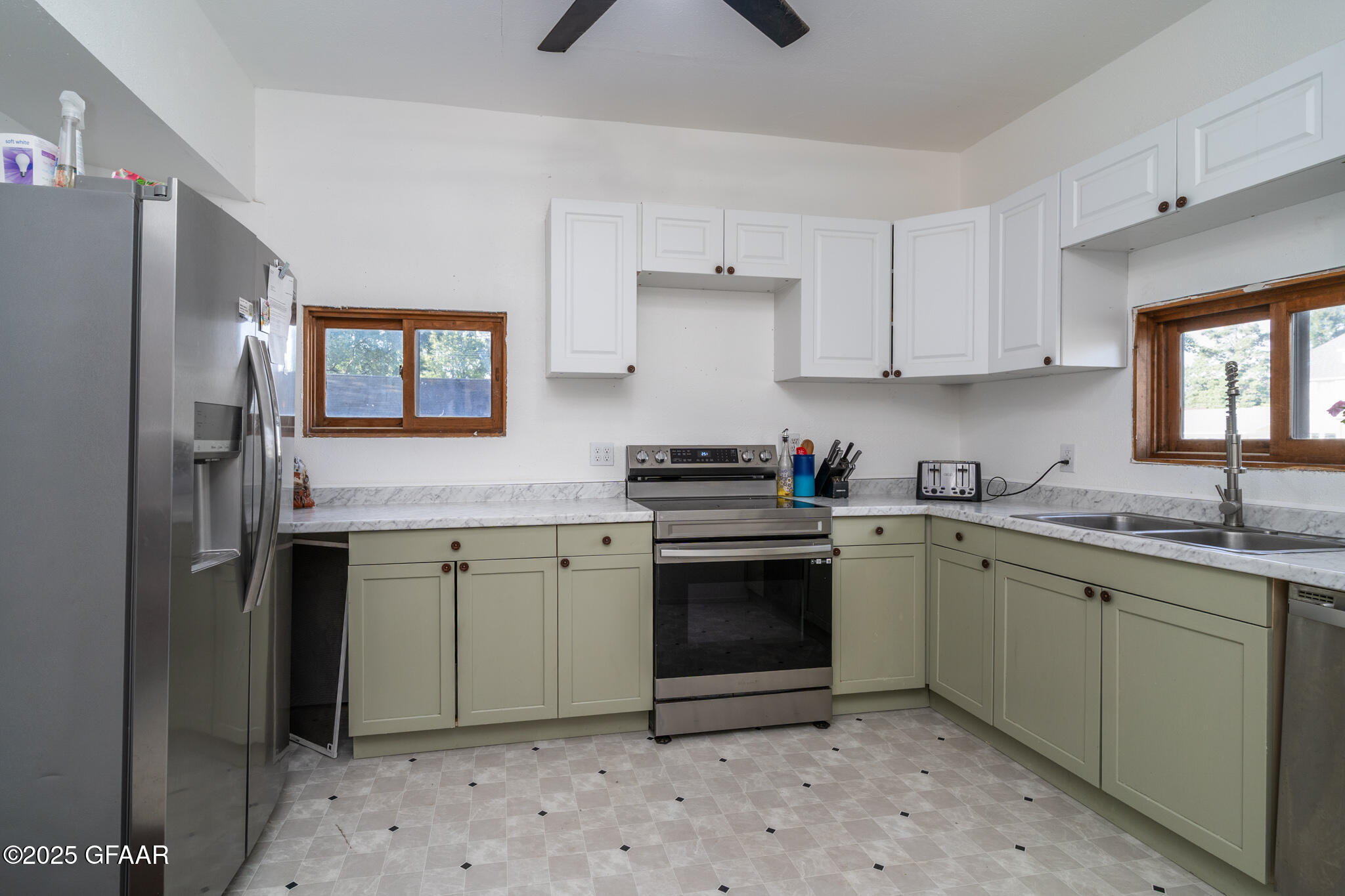 Larimore, North Dakota 58251, United States, 3 Bedrooms Bedrooms, ,2 BathroomsBathrooms,Residential,Active,207753