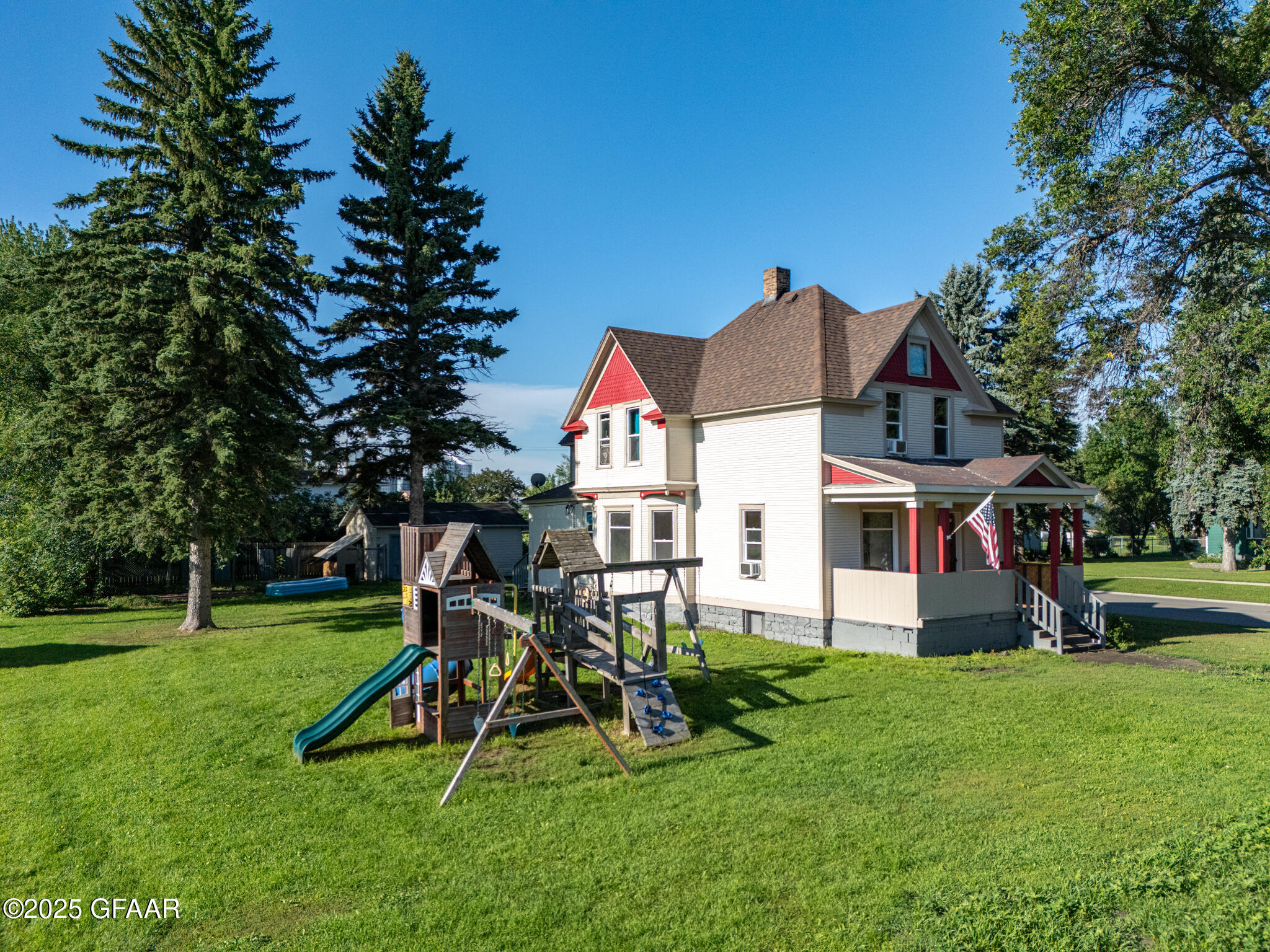 Larimore, North Dakota 58251, United States, 3 Bedrooms Bedrooms, ,2 BathroomsBathrooms,Residential,Active,207753