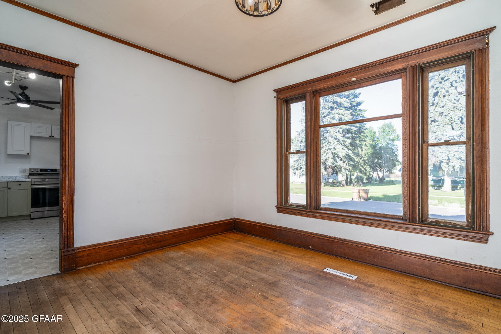 Larimore, North Dakota 58251, United States, 3 Bedrooms Bedrooms, ,2 BathroomsBathrooms,Residential,Active,207753