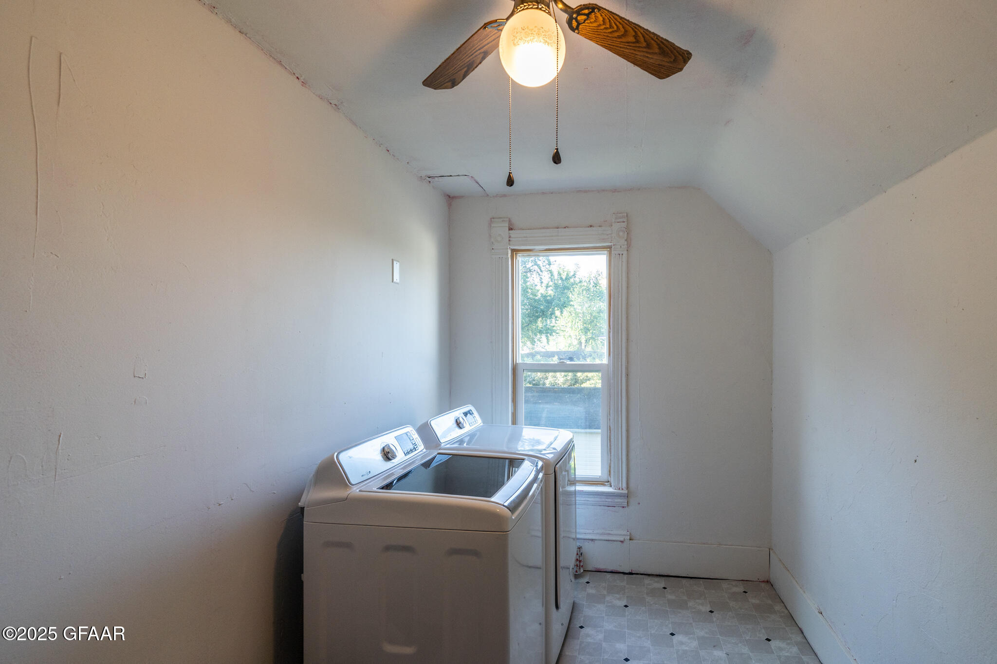 Larimore, North Dakota 58251, United States, 3 Bedrooms Bedrooms, ,2 BathroomsBathrooms,Residential,Active,207753