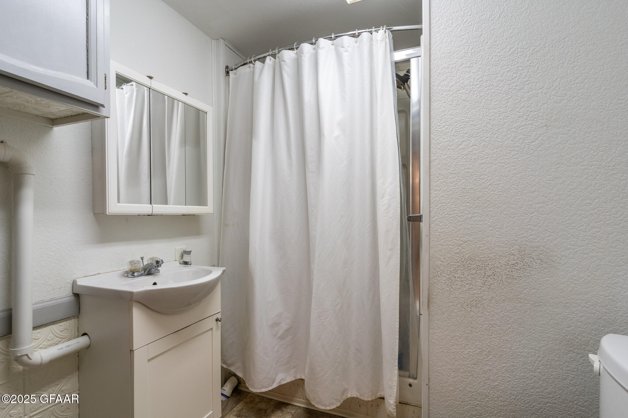 Grand Forks, North Dakota 58201, United States, 4 Bedrooms Bedrooms, ,2 BathroomsBathrooms,Residential,Active,133421