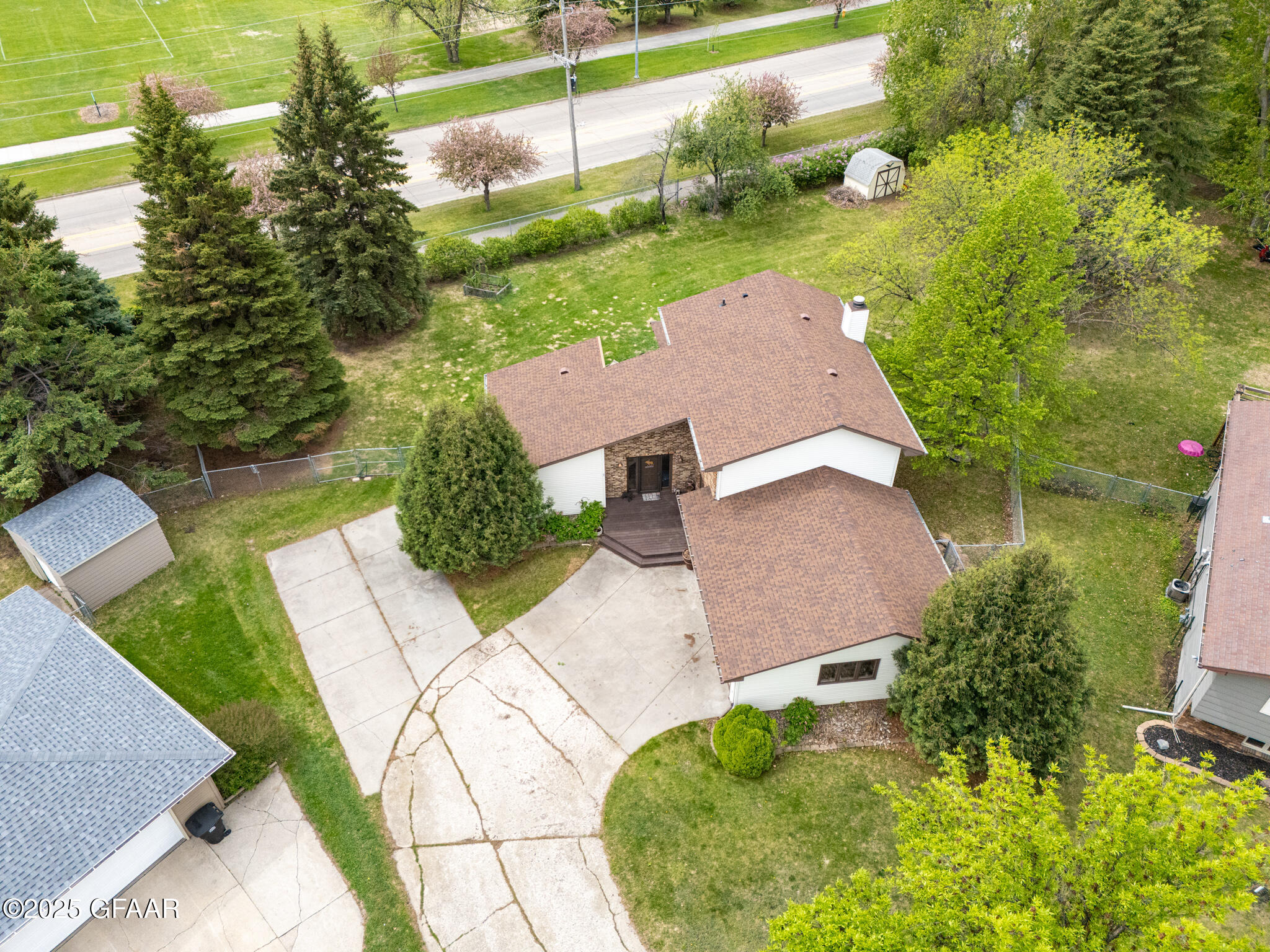 Grand Forks, North Dakota 58201, United States, 4 Bedrooms Bedrooms, ,2 BathroomsBathrooms,Residential,Active,133421