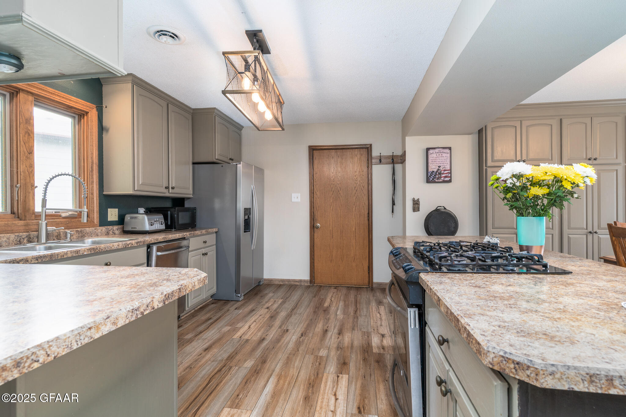 Grand Forks, North Dakota 58201, United States, 4 Bedrooms Bedrooms, ,2 BathroomsBathrooms,Residential,Active,133421