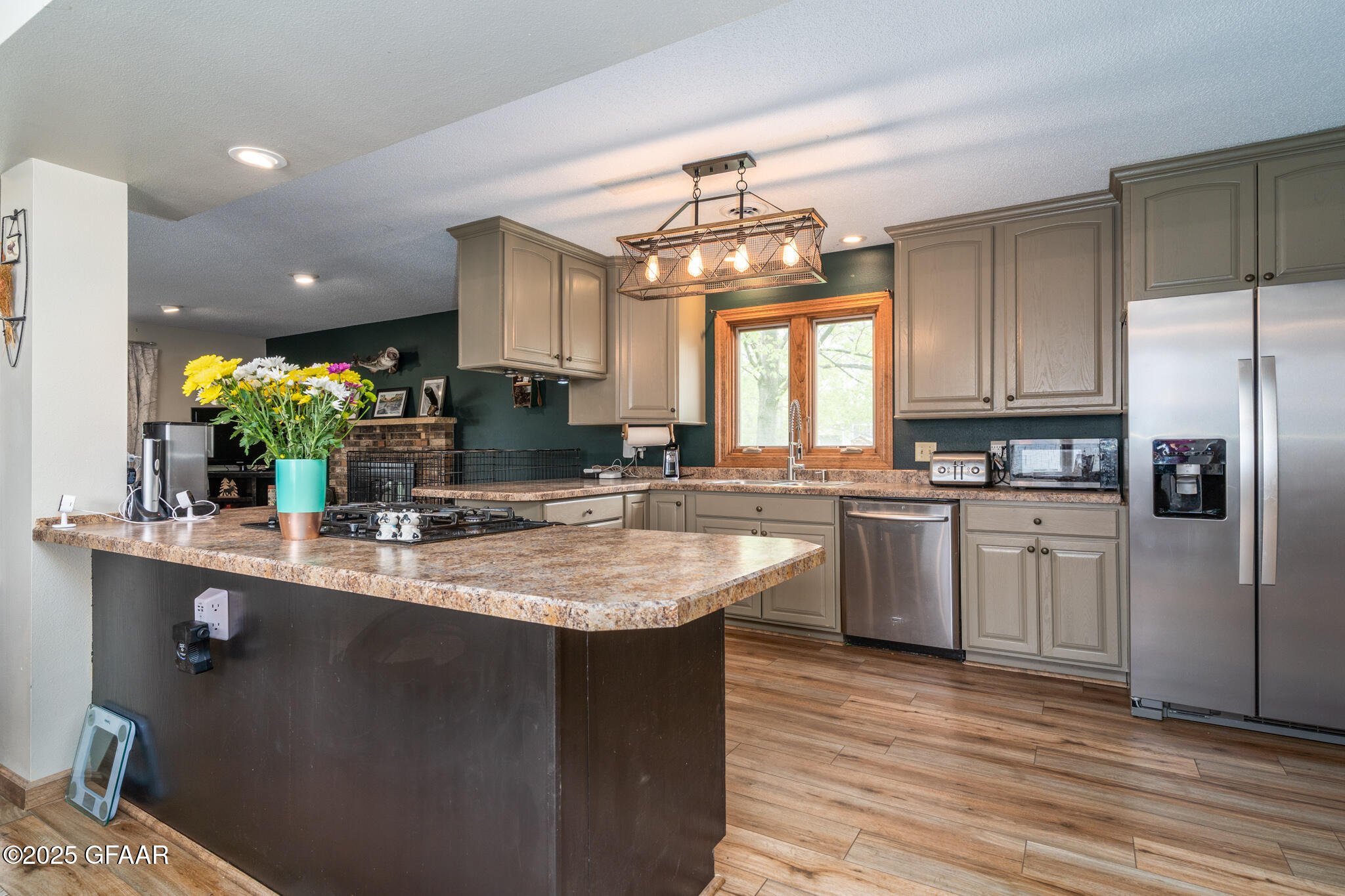 Grand Forks, North Dakota 58201, United States, 4 Bedrooms Bedrooms, ,2 BathroomsBathrooms,Residential,Active,133421