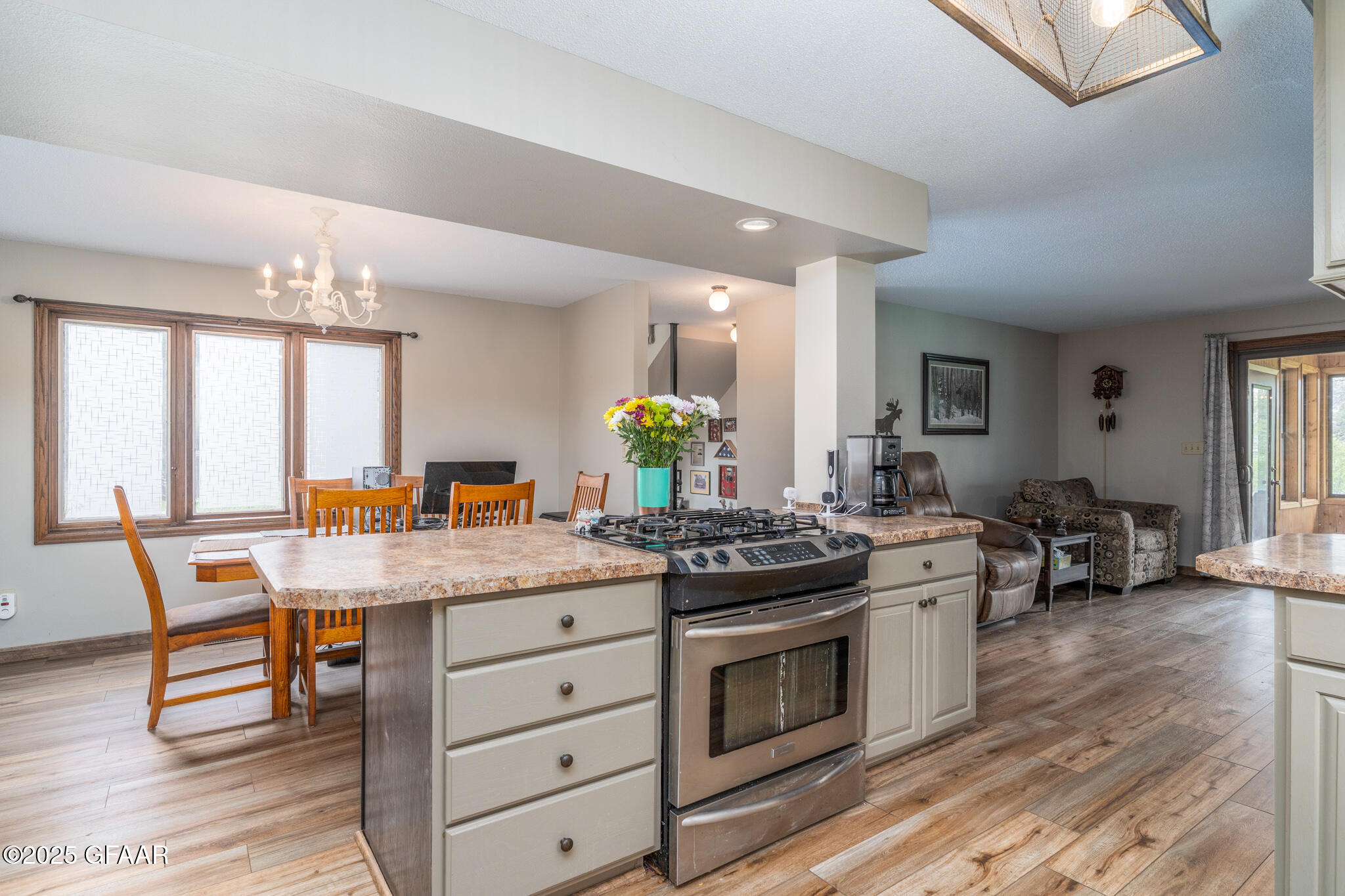 Grand Forks, North Dakota 58201, United States, 4 Bedrooms Bedrooms, ,2 BathroomsBathrooms,Residential,Active,133421