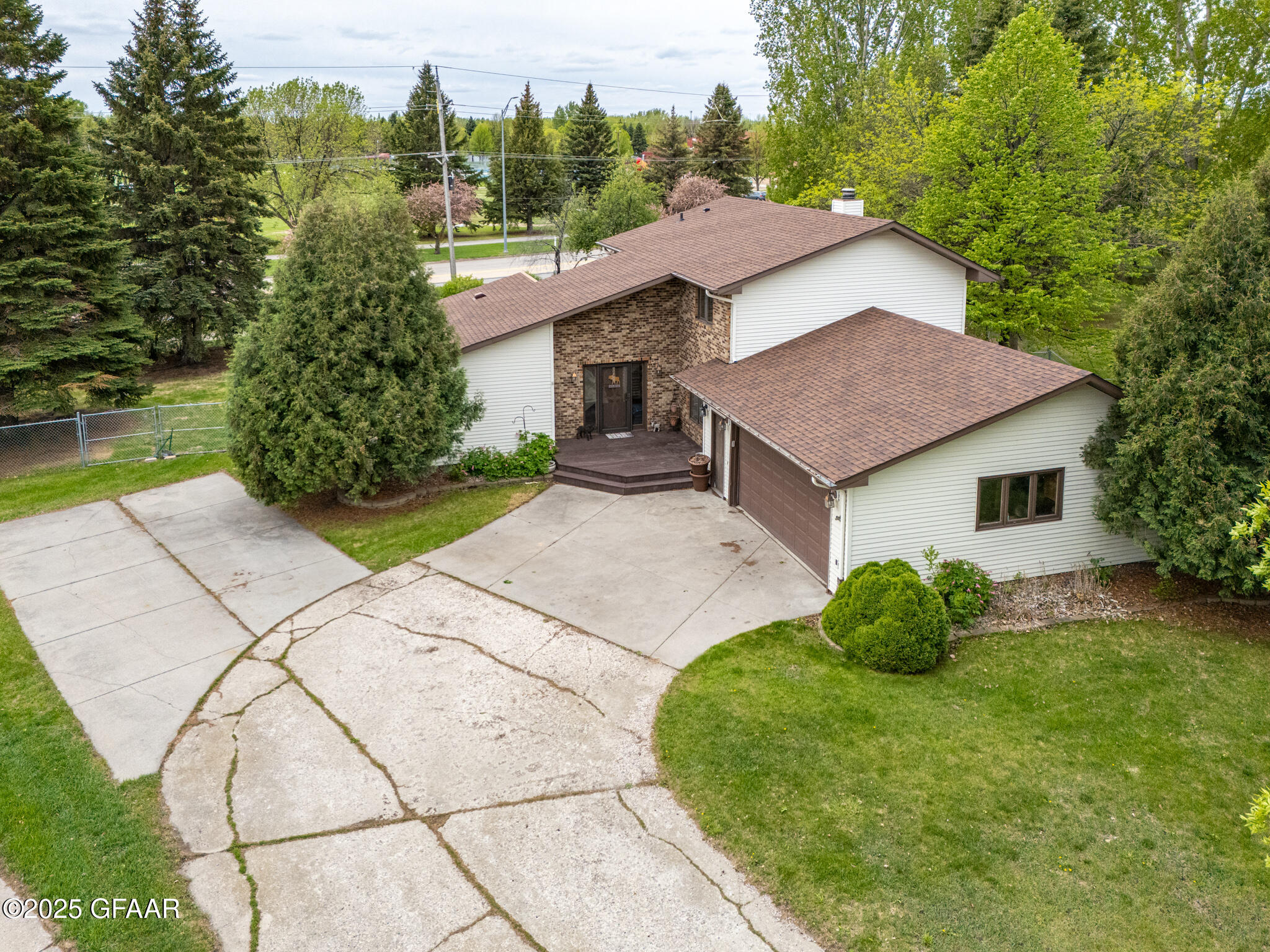 Grand Forks, North Dakota 58201, United States, 4 Bedrooms Bedrooms, ,2 BathroomsBathrooms,Residential,Active,133421