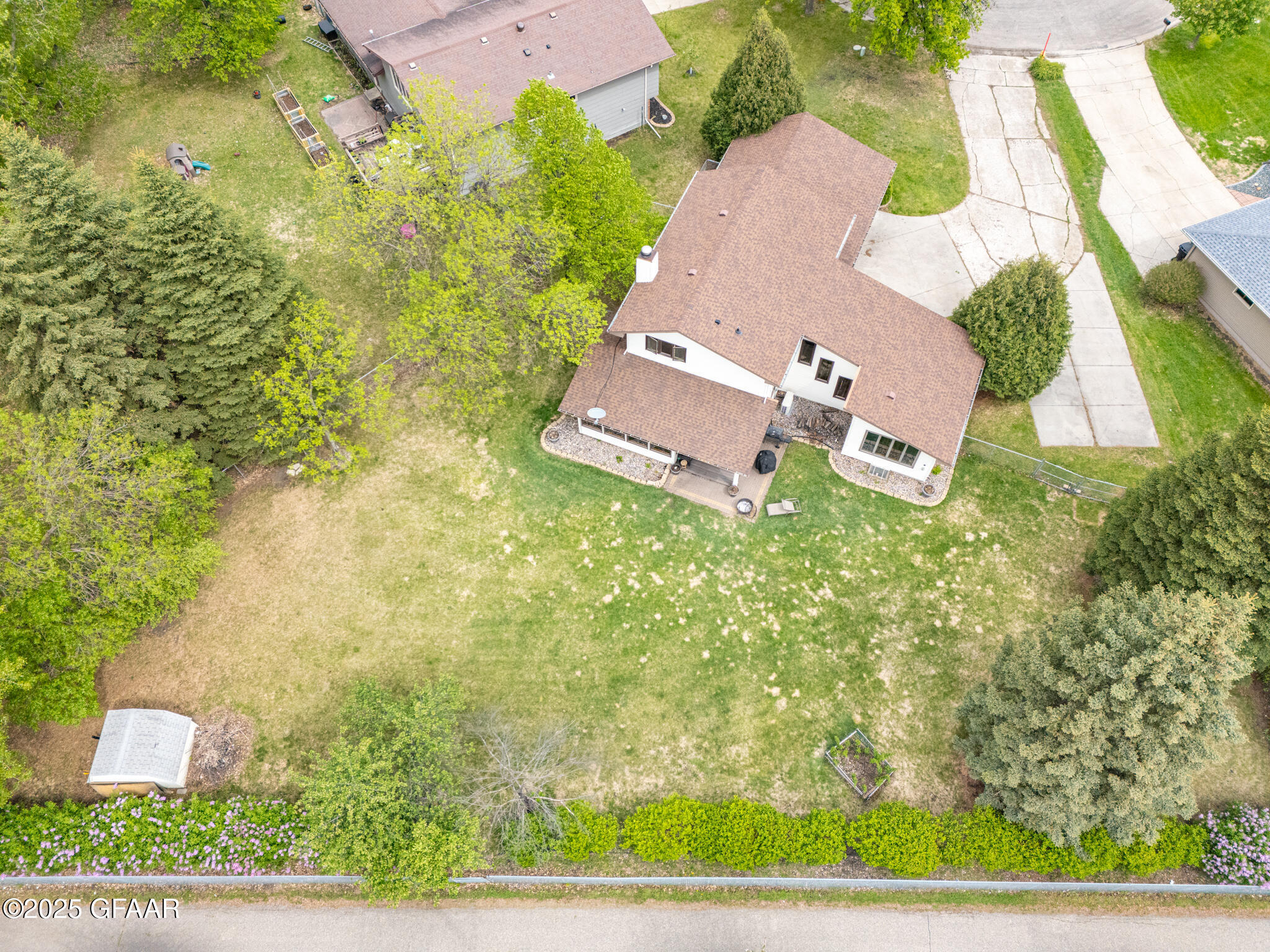 Grand Forks, North Dakota 58201, United States, 4 Bedrooms Bedrooms, ,2 BathroomsBathrooms,Residential,Active,133421