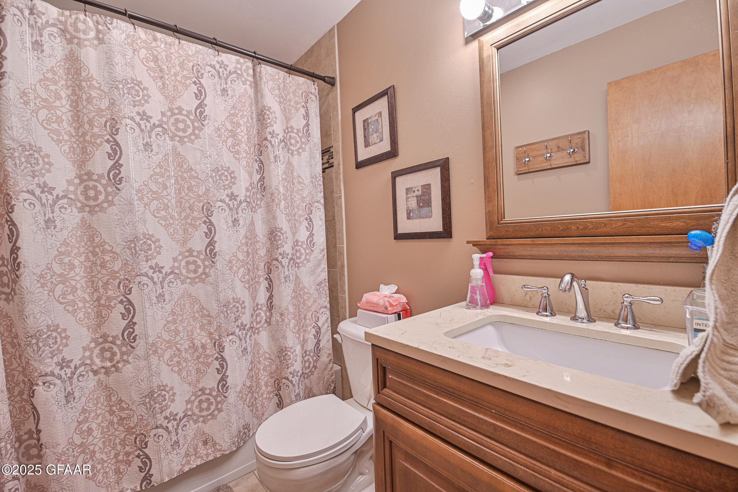 Grand Forks, North Dakota 58201, United States, 4 Bedrooms Bedrooms, ,2 BathroomsBathrooms,Residential,Pending,166311