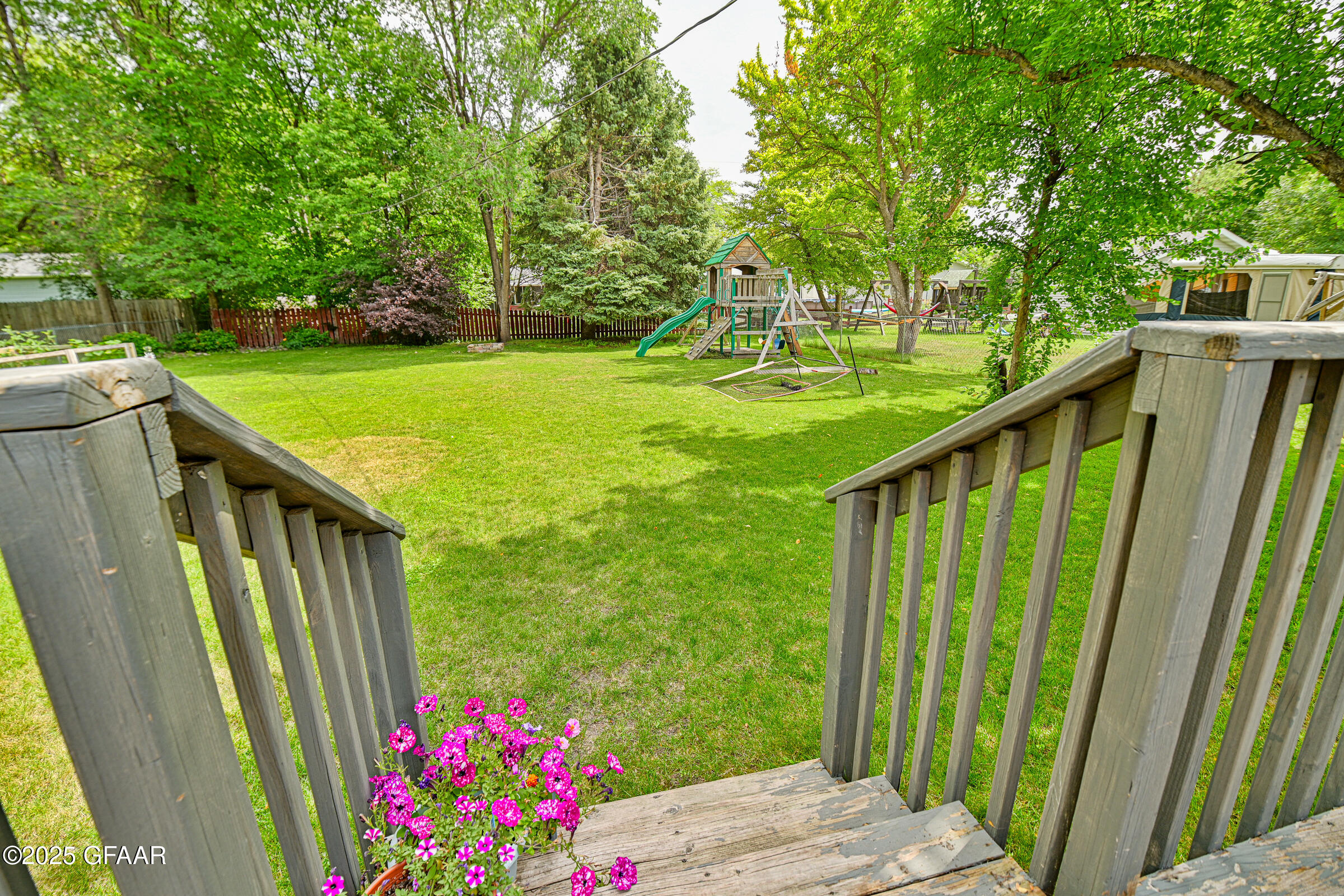 Grand Forks, North Dakota 58201, United States, 4 Bedrooms Bedrooms, ,2 BathroomsBathrooms,Residential,Pending,166311