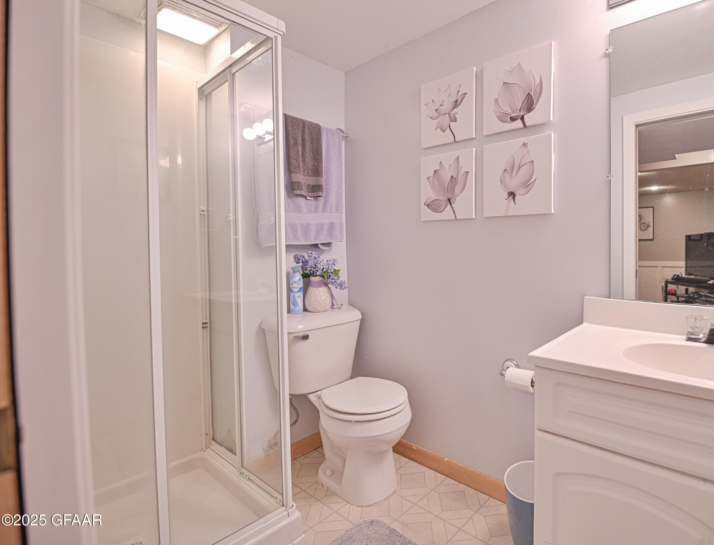 Grand Forks, North Dakota 58201, United States, 4 Bedrooms Bedrooms, ,2 BathroomsBathrooms,Residential,Pending,166311