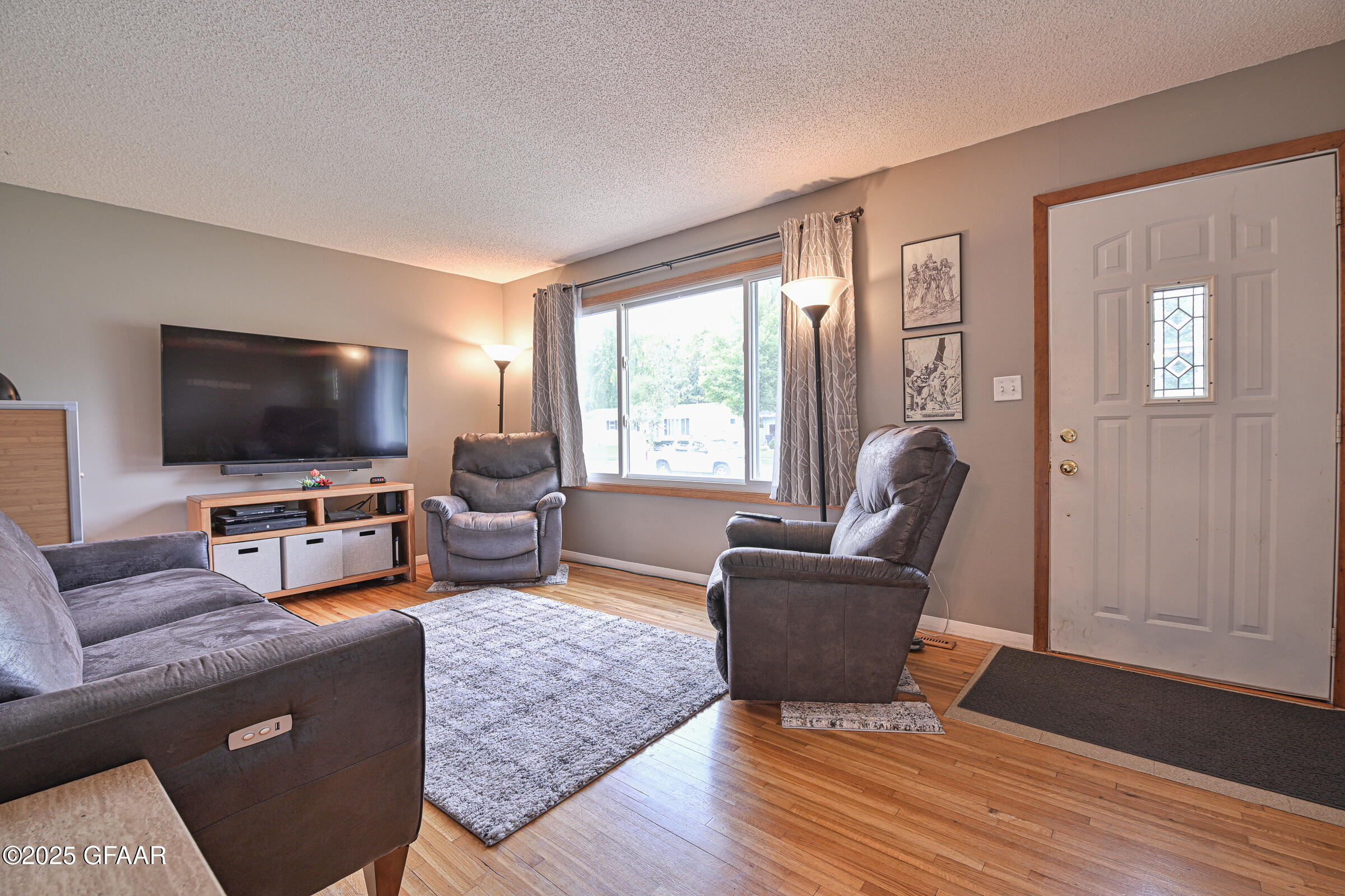 Grand Forks, North Dakota 58201, United States, 4 Bedrooms Bedrooms, ,2 BathroomsBathrooms,Residential,Pending,166311