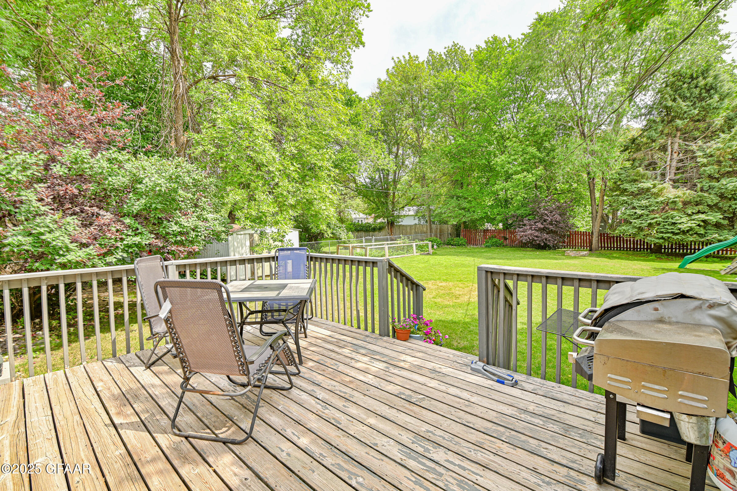 Grand Forks, North Dakota 58201, United States, 4 Bedrooms Bedrooms, ,2 BathroomsBathrooms,Residential,Pending,166311