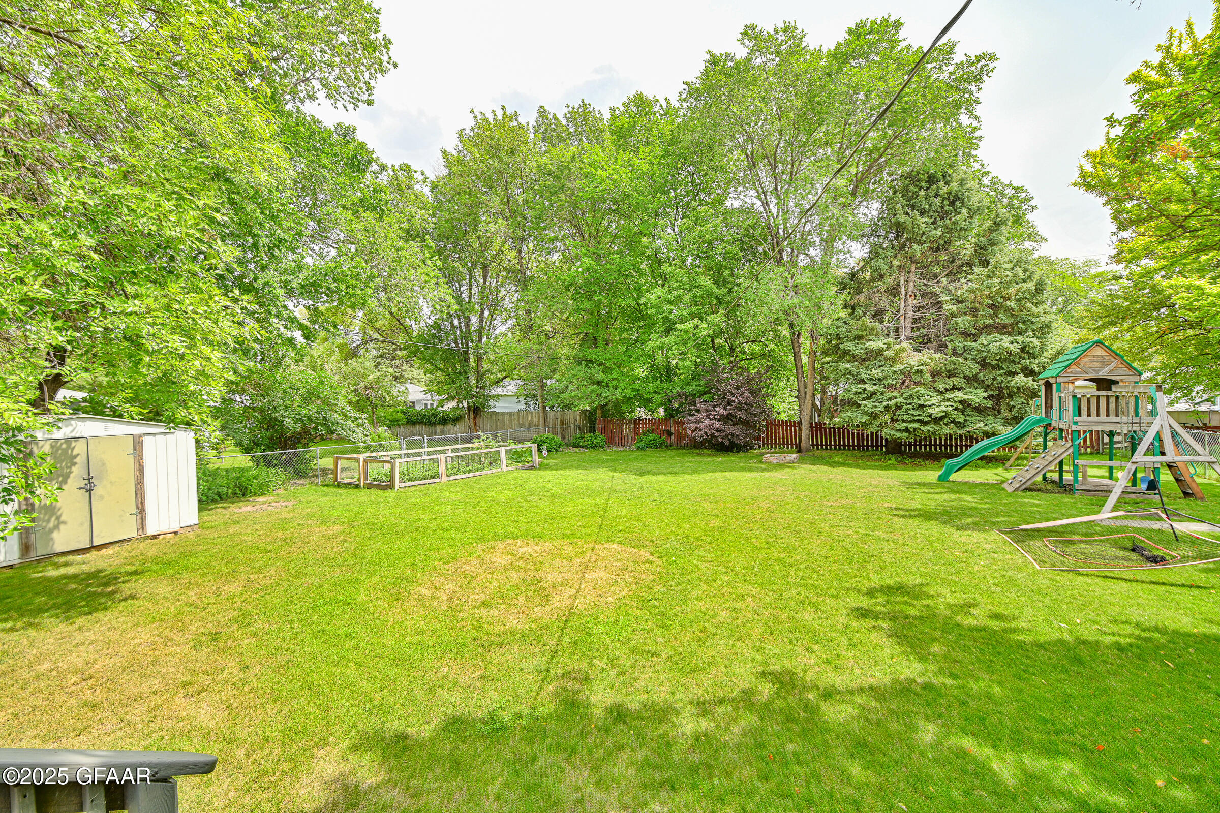 Grand Forks, North Dakota 58201, United States, 4 Bedrooms Bedrooms, ,2 BathroomsBathrooms,Residential,Pending,166311