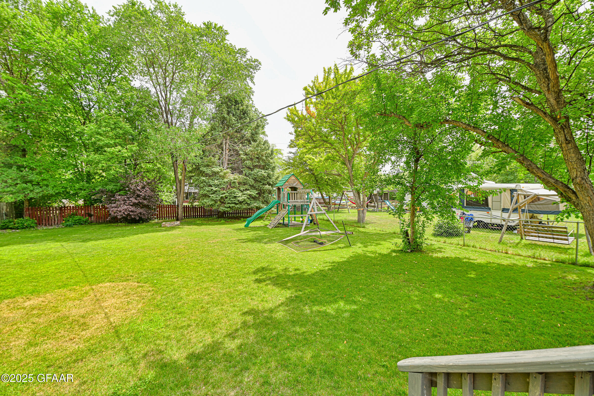 Grand Forks, North Dakota 58201, United States, 4 Bedrooms Bedrooms, ,2 BathroomsBathrooms,Residential,Pending,166311