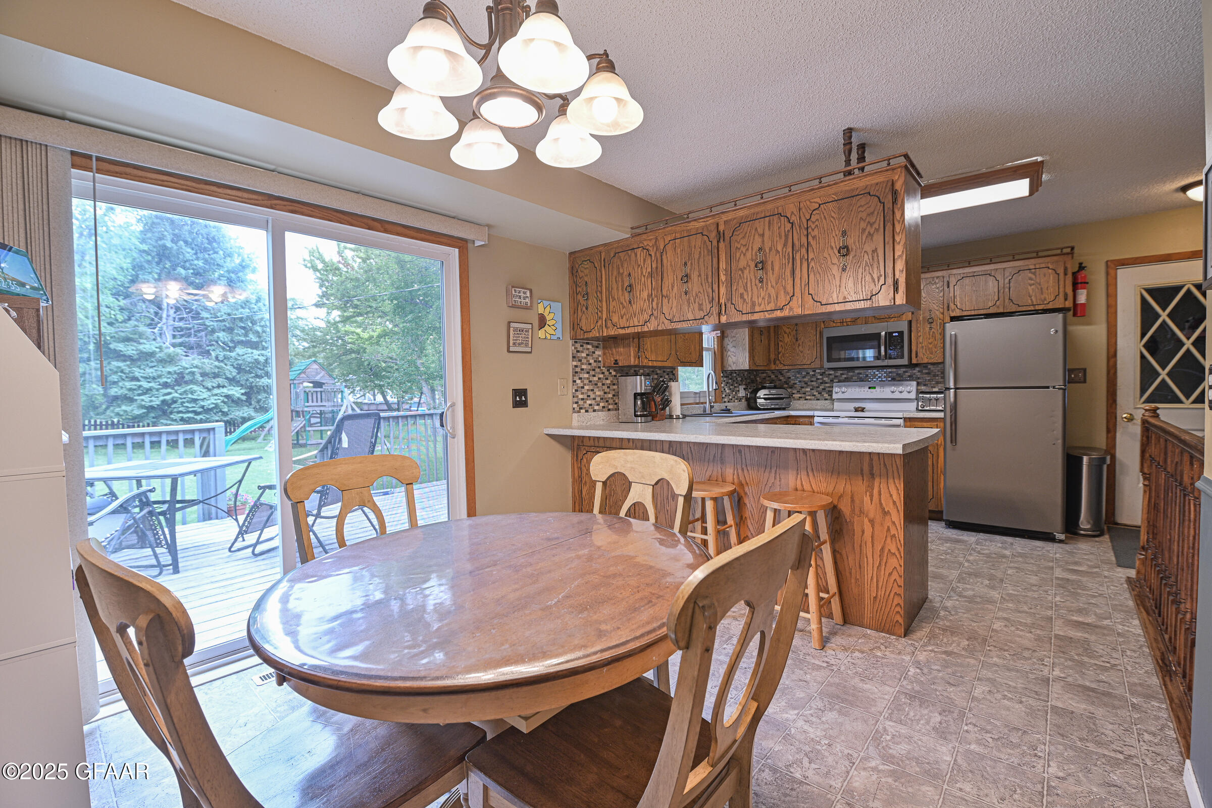 Grand Forks, North Dakota 58201, United States, 4 Bedrooms Bedrooms, ,2 BathroomsBathrooms,Residential,Pending,166311