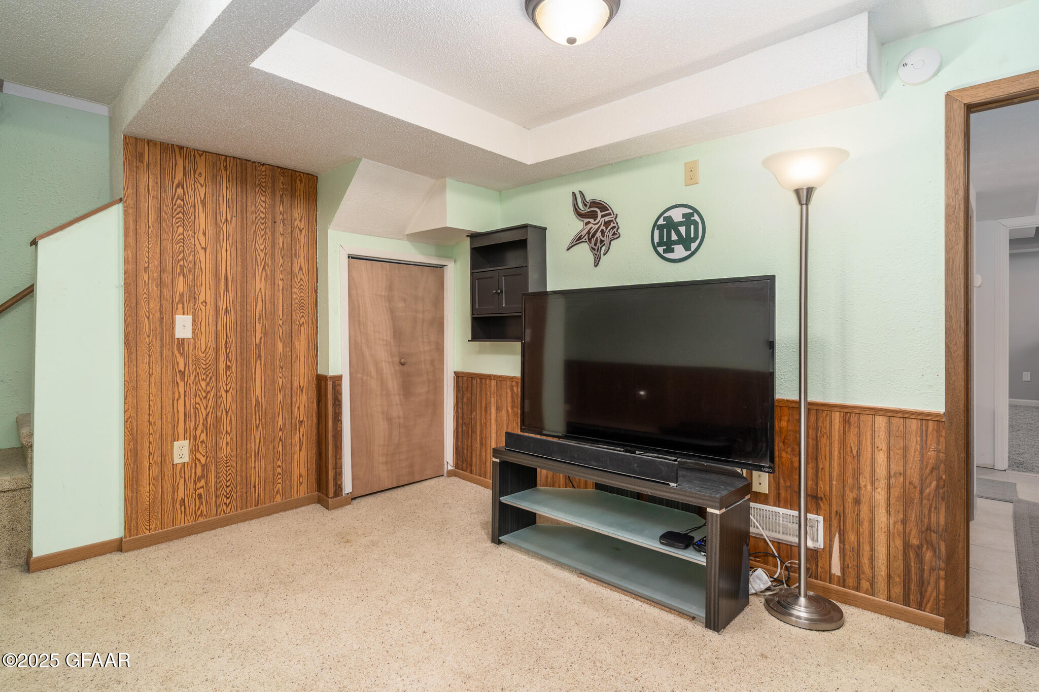 Grand Forks, North Dakota 58203, United States, 3 Bedrooms Bedrooms, ,2 BathroomsBathrooms,Residential,Pending,92684