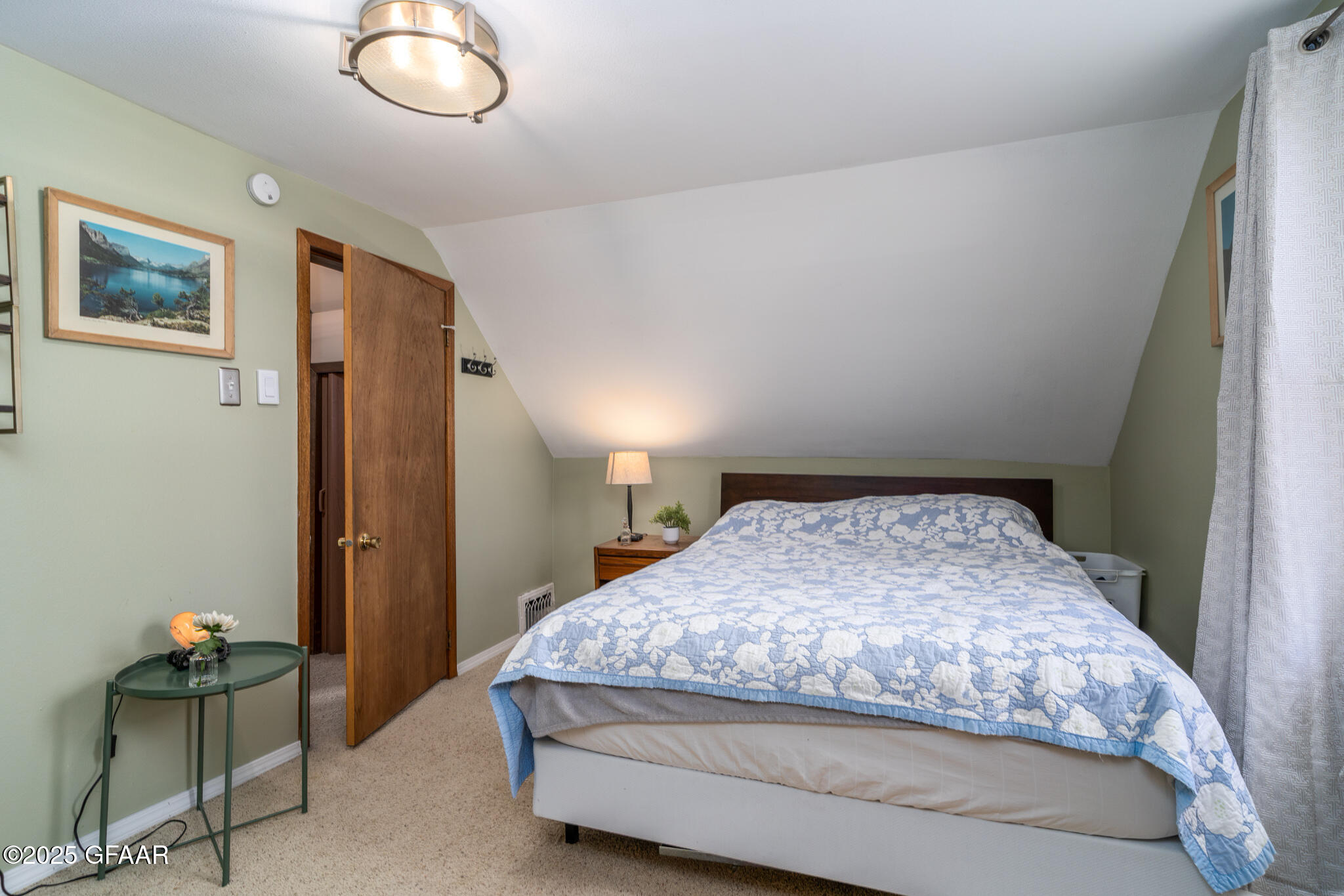 Grand Forks, North Dakota 58203, United States, 3 Bedrooms Bedrooms, ,2 BathroomsBathrooms,Residential,Pending,92684