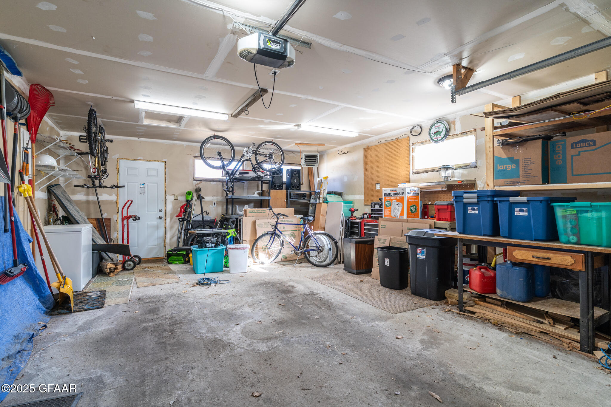 Grand Forks, North Dakota 58203, United States, 3 Bedrooms Bedrooms, ,2 BathroomsBathrooms,Residential,Pending,92684