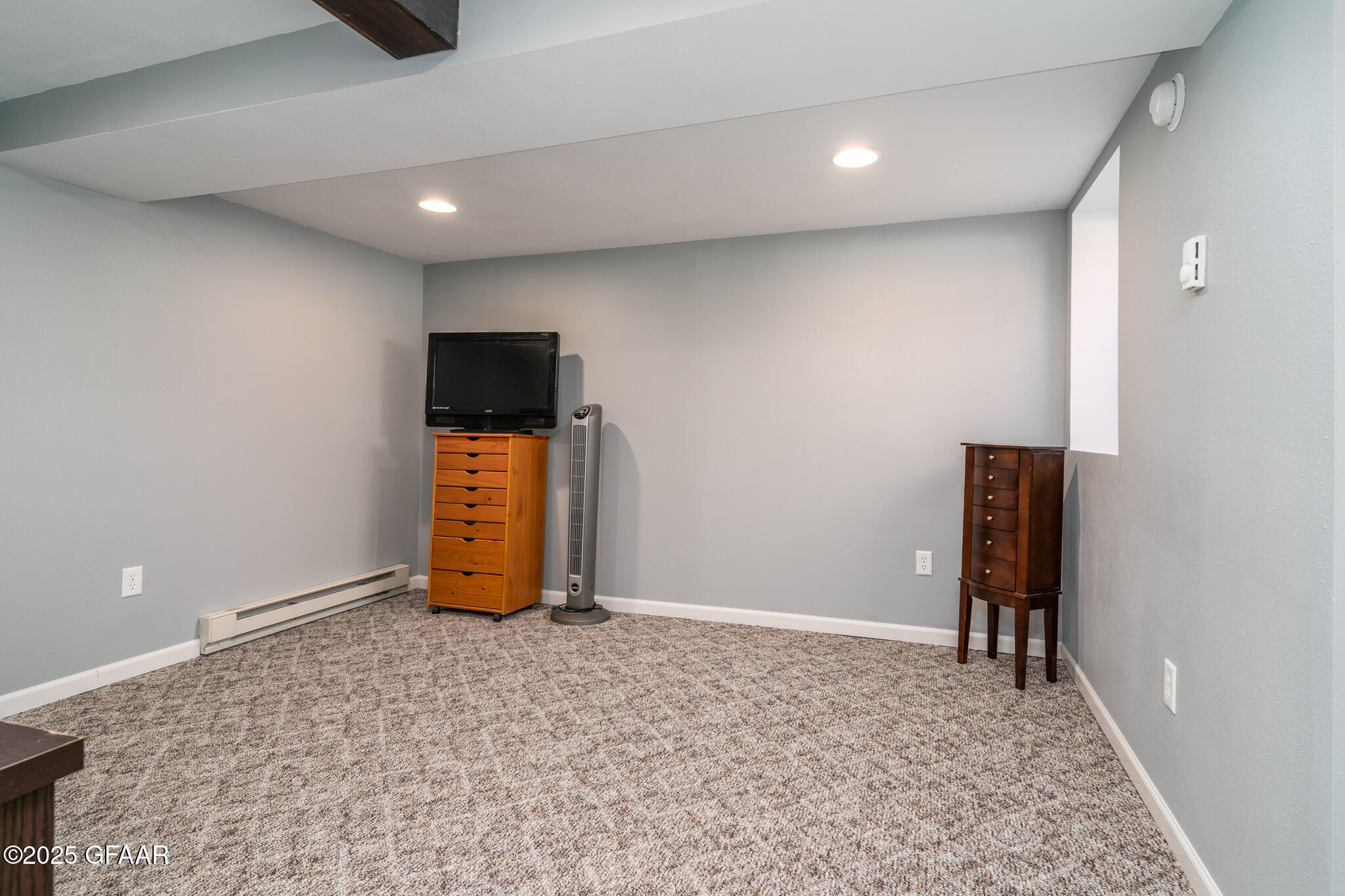 Grand Forks, North Dakota 58203, United States, 3 Bedrooms Bedrooms, ,2 BathroomsBathrooms,Residential,Pending,92684