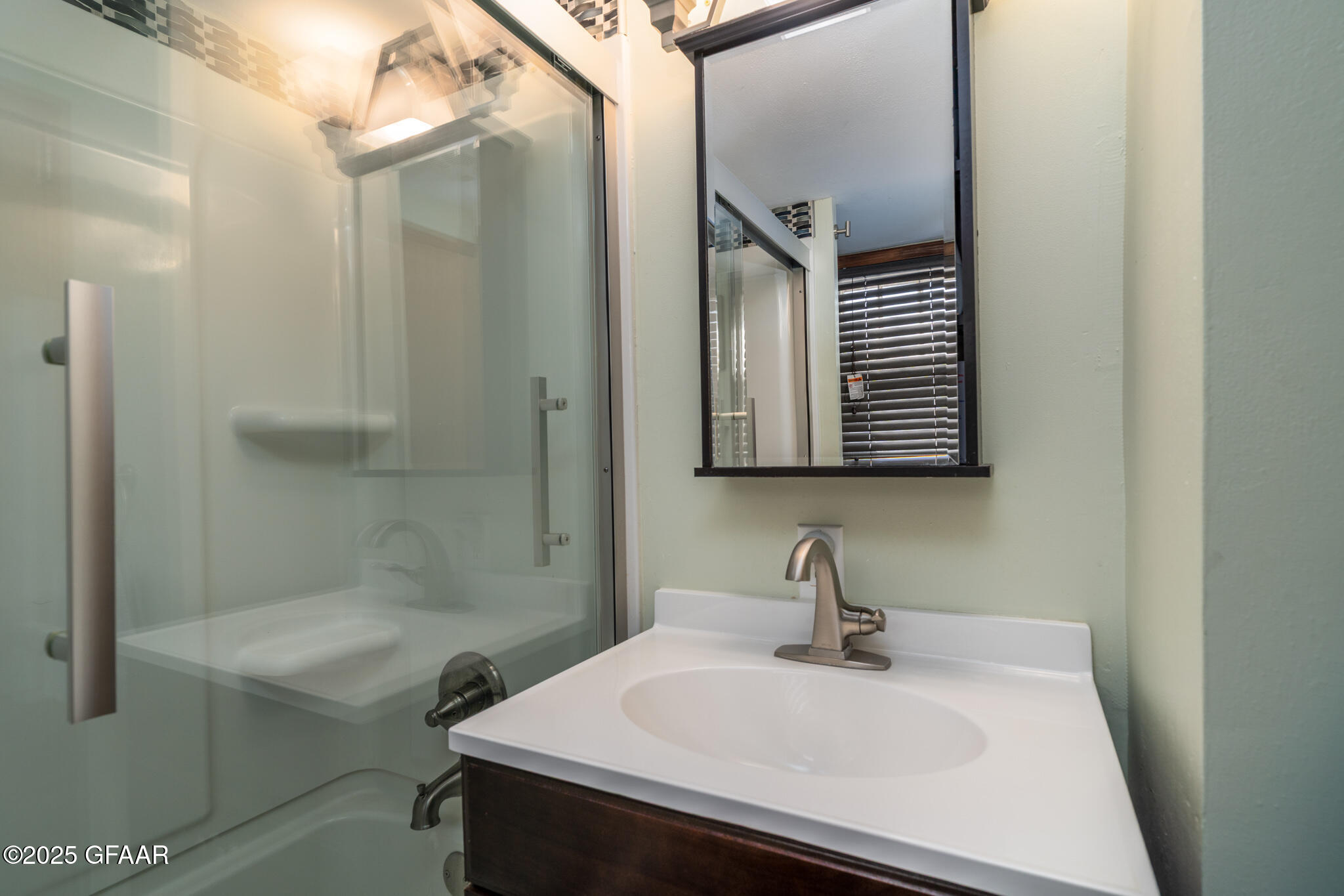 Grand Forks, North Dakota 58203, United States, 3 Bedrooms Bedrooms, ,2 BathroomsBathrooms,Residential,Pending,92684