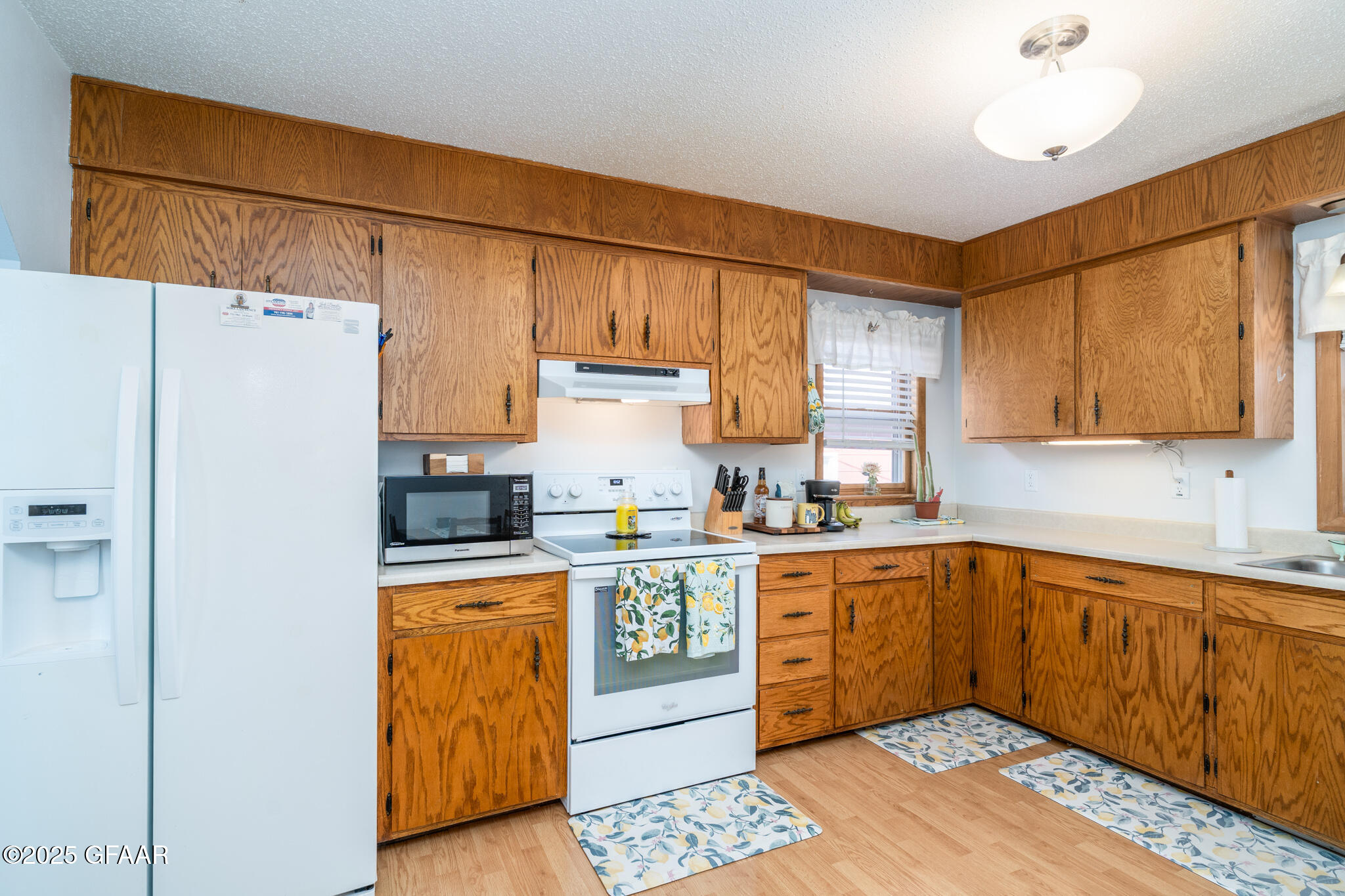 Grand Forks, North Dakota 58203, United States, 3 Bedrooms Bedrooms, ,2 BathroomsBathrooms,Residential,Pending,92684