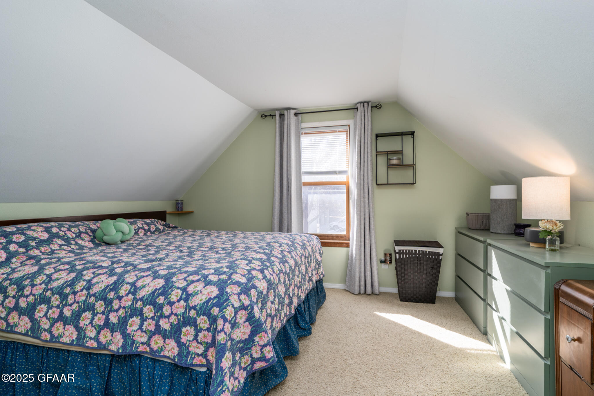 Grand Forks, North Dakota 58203, United States, 3 Bedrooms Bedrooms, ,2 BathroomsBathrooms,Residential,Pending,92684