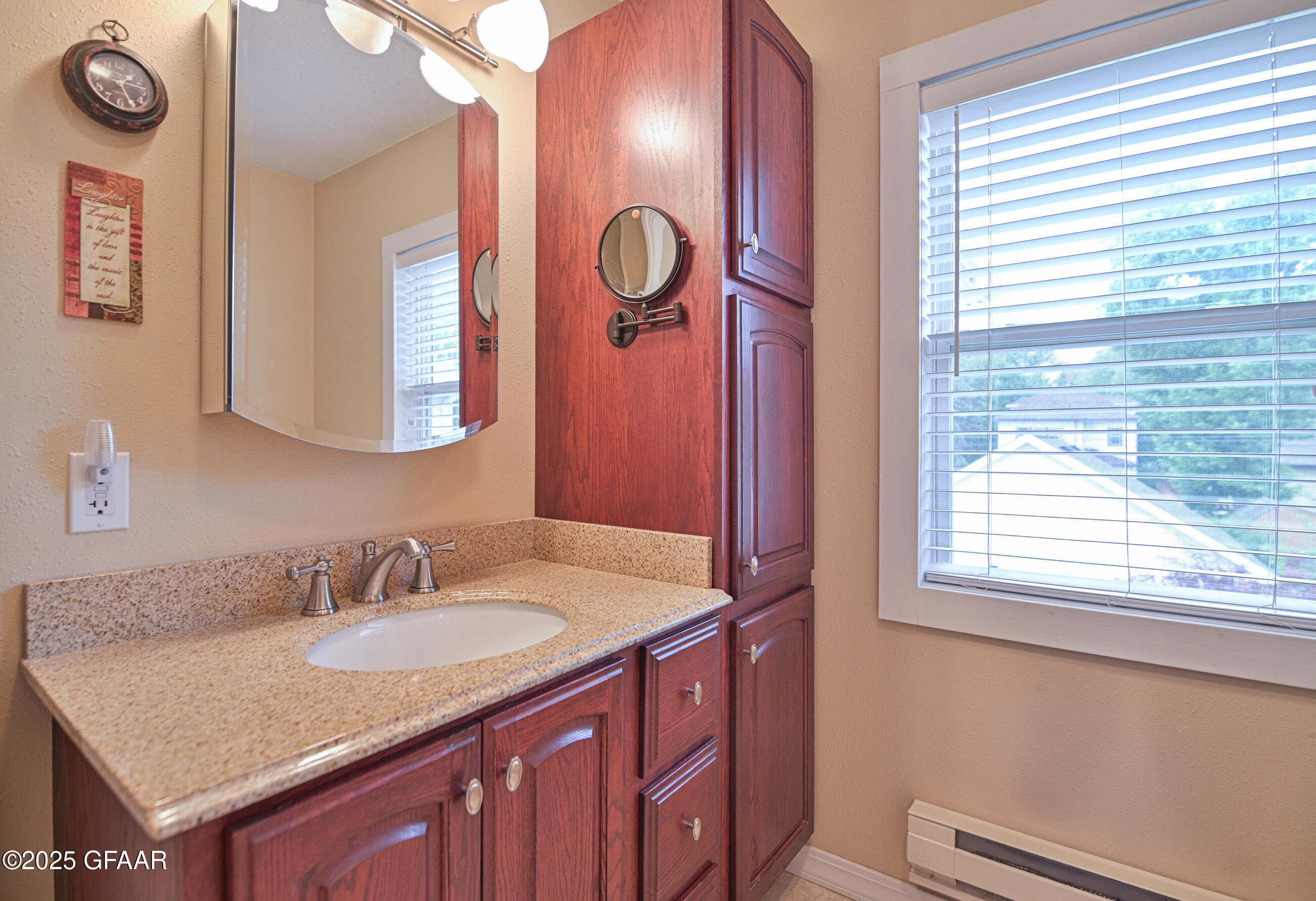 Grand Forks, North Dakota 58201, United States, 3 Bedrooms Bedrooms, ,2 BathroomsBathrooms,Residential,Pending,166318