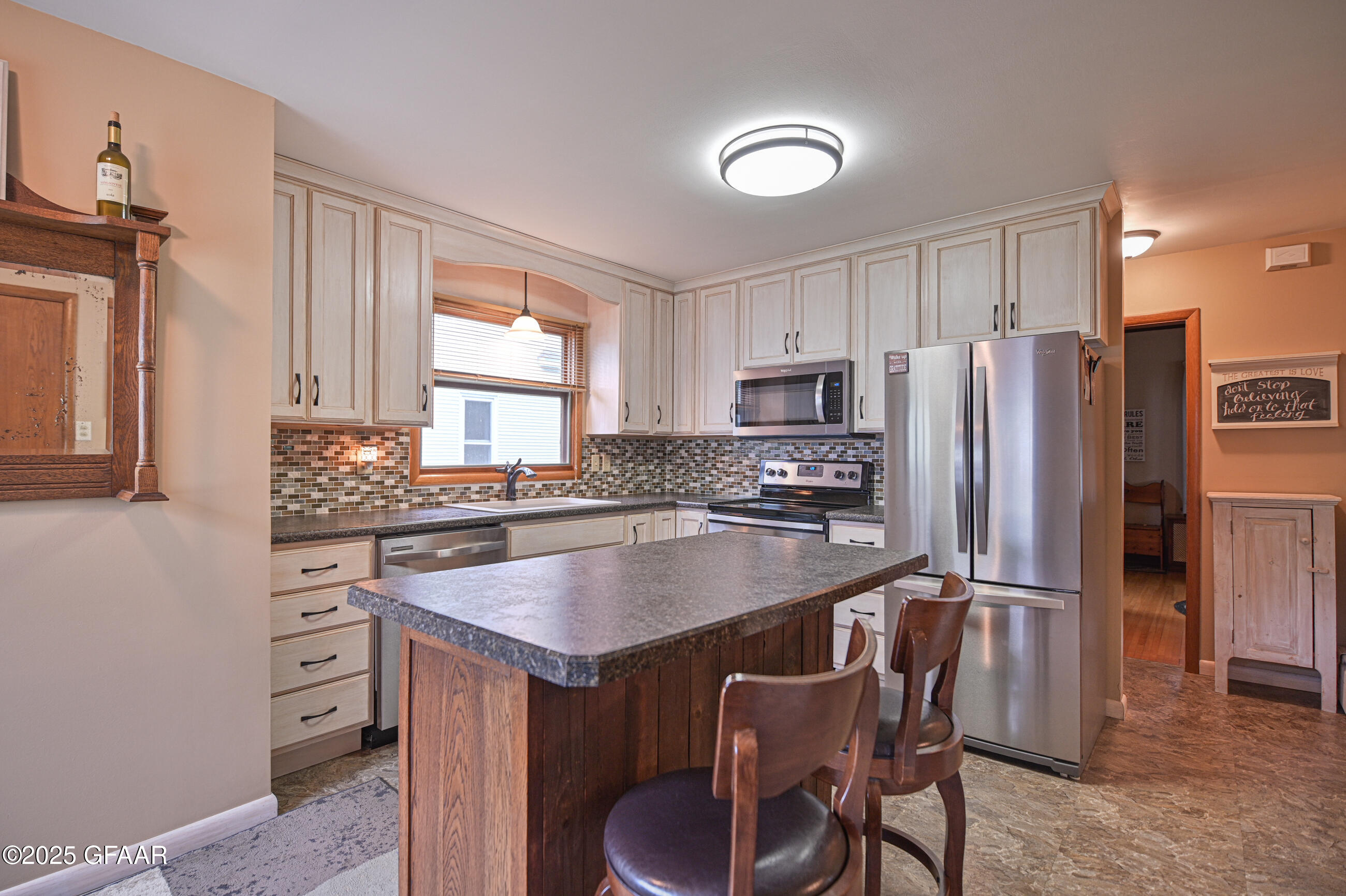 Grand Forks, North Dakota 58201, United States, 3 Bedrooms Bedrooms, ,2 BathroomsBathrooms,Residential,Pending,166318