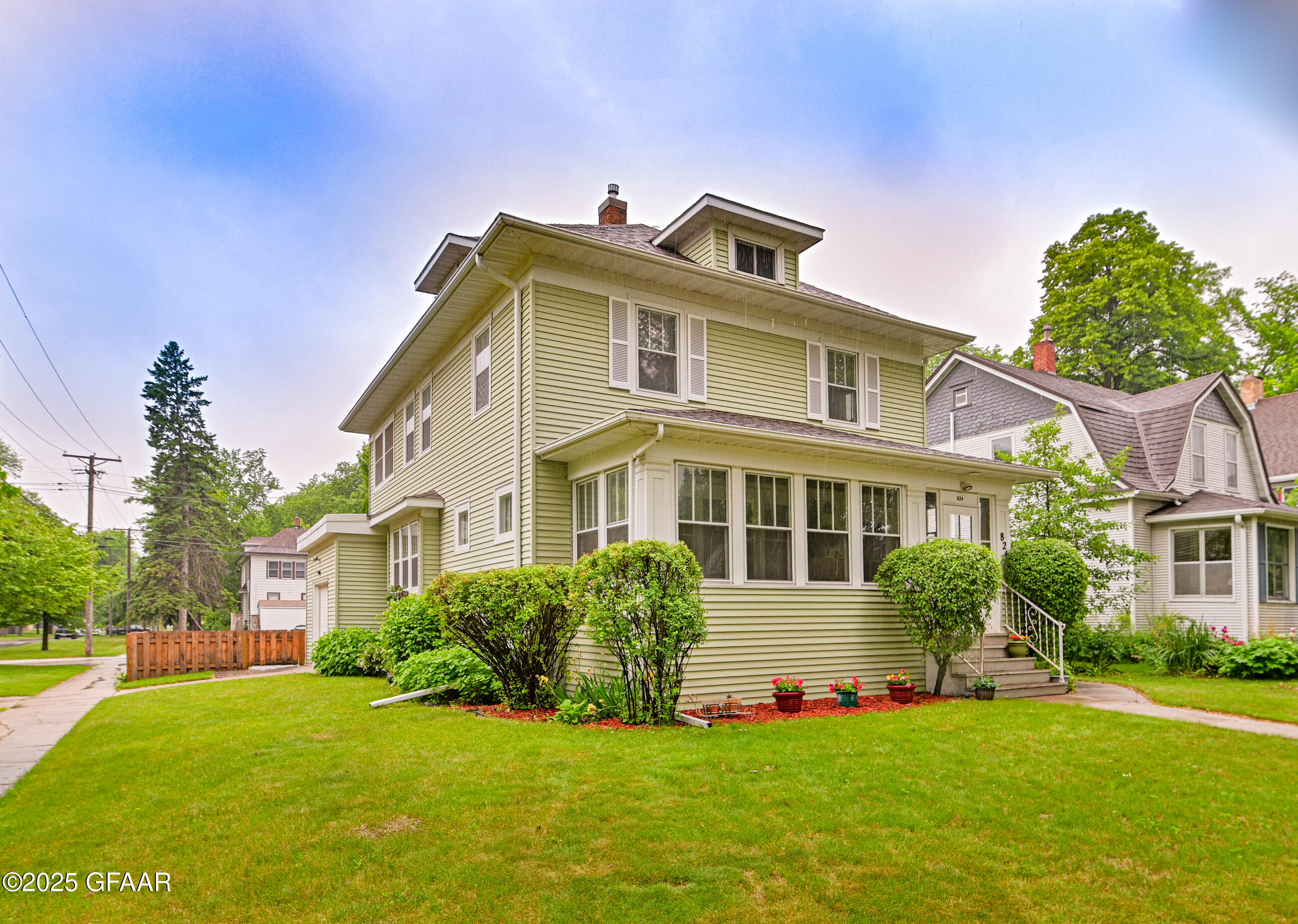 Grand Forks, North Dakota 58201, United States, 3 Bedrooms Bedrooms, ,2 BathroomsBathrooms,Residential,Pending,166318