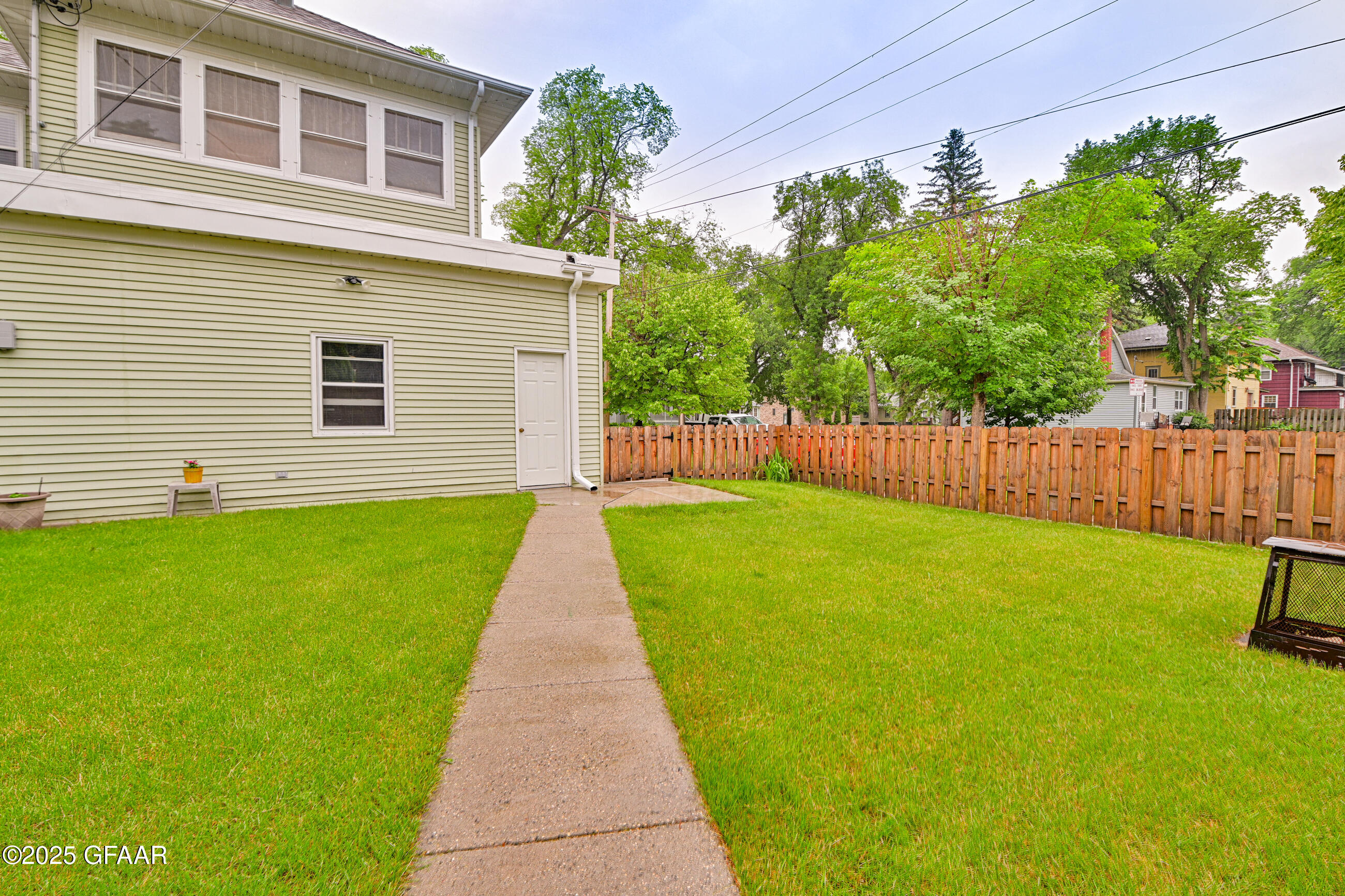 Grand Forks, North Dakota 58201, United States, 3 Bedrooms Bedrooms, ,2 BathroomsBathrooms,Residential,Pending,166318