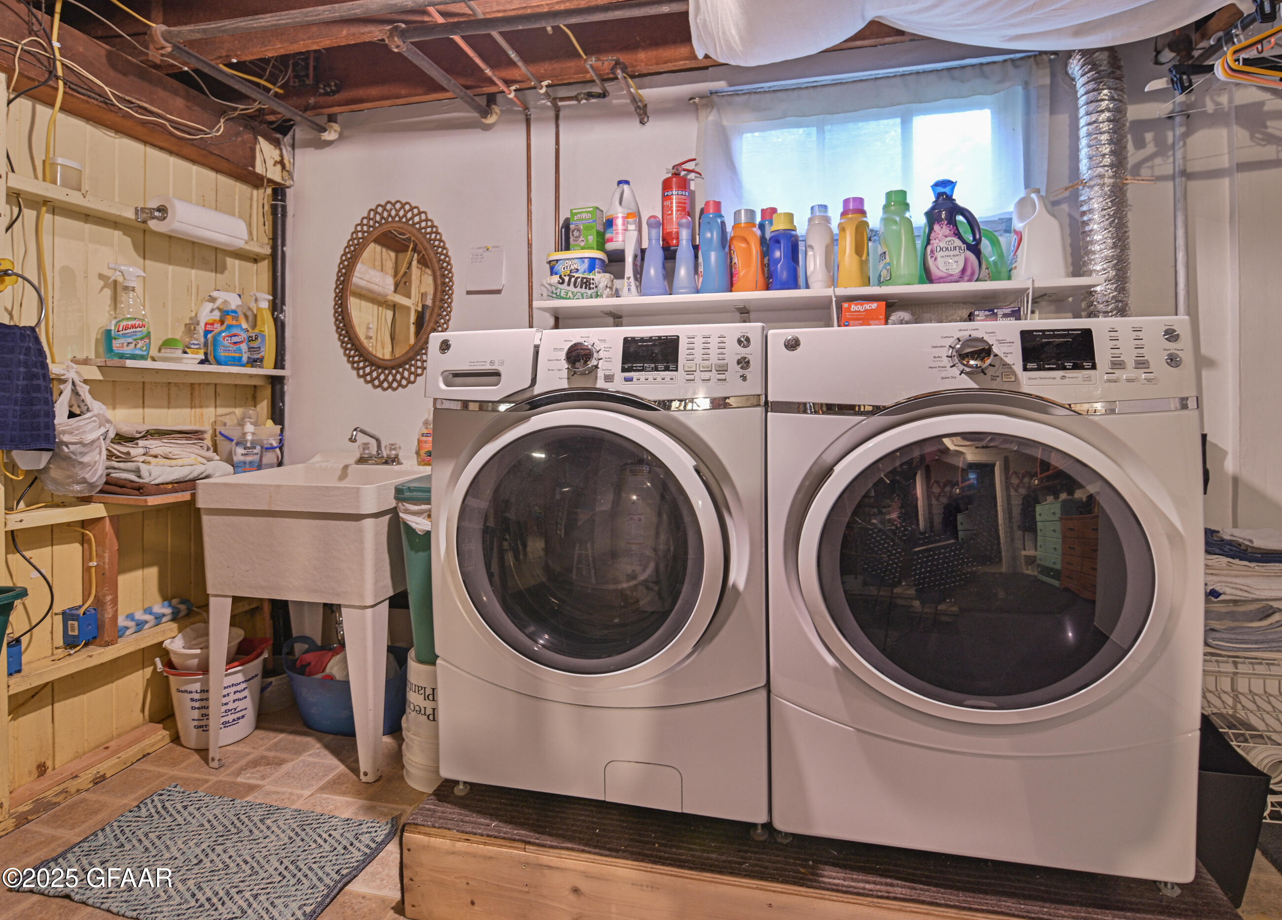 Grand Forks, North Dakota 58201, United States, 3 Bedrooms Bedrooms, ,2 BathroomsBathrooms,Residential,Pending,166318