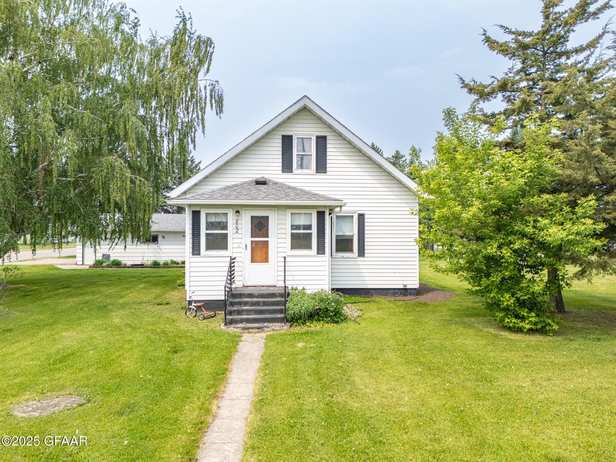 Larimore, North Dakota 58251, United States, 3 Bedrooms Bedrooms, ,1 BathroomBathrooms,Residential,Contingent,143717