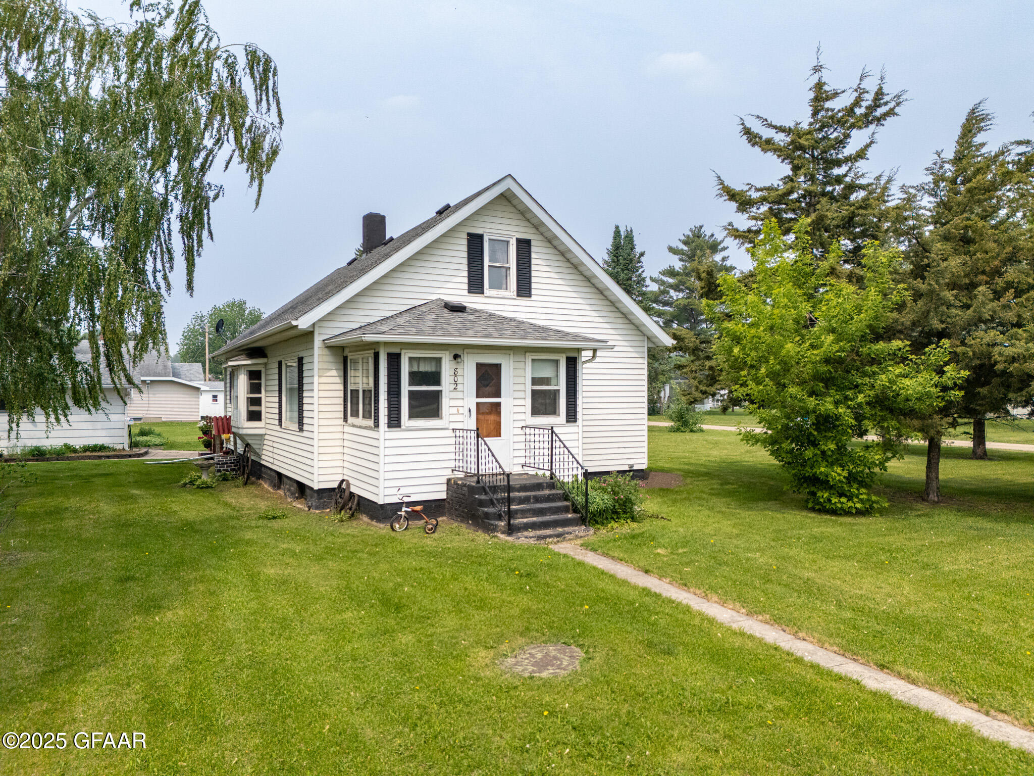 Larimore, North Dakota 58251, United States, 3 Bedrooms Bedrooms, ,1 BathroomBathrooms,Residential,Contingent,143717