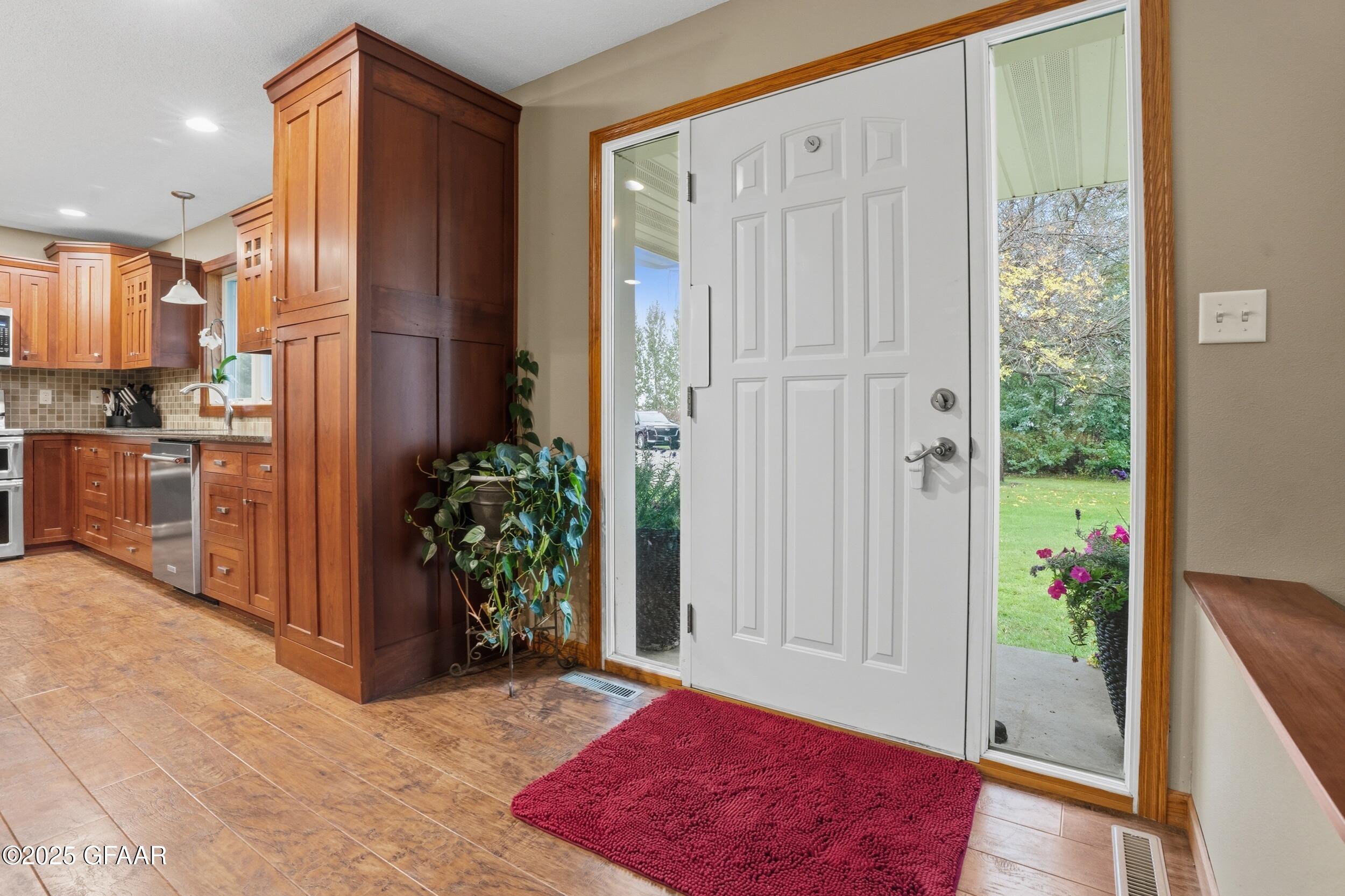 Grand Forks, North Dakota 58201, United States, 4 Bedrooms Bedrooms, ,3 BathroomsBathrooms,Residential,Active,229784