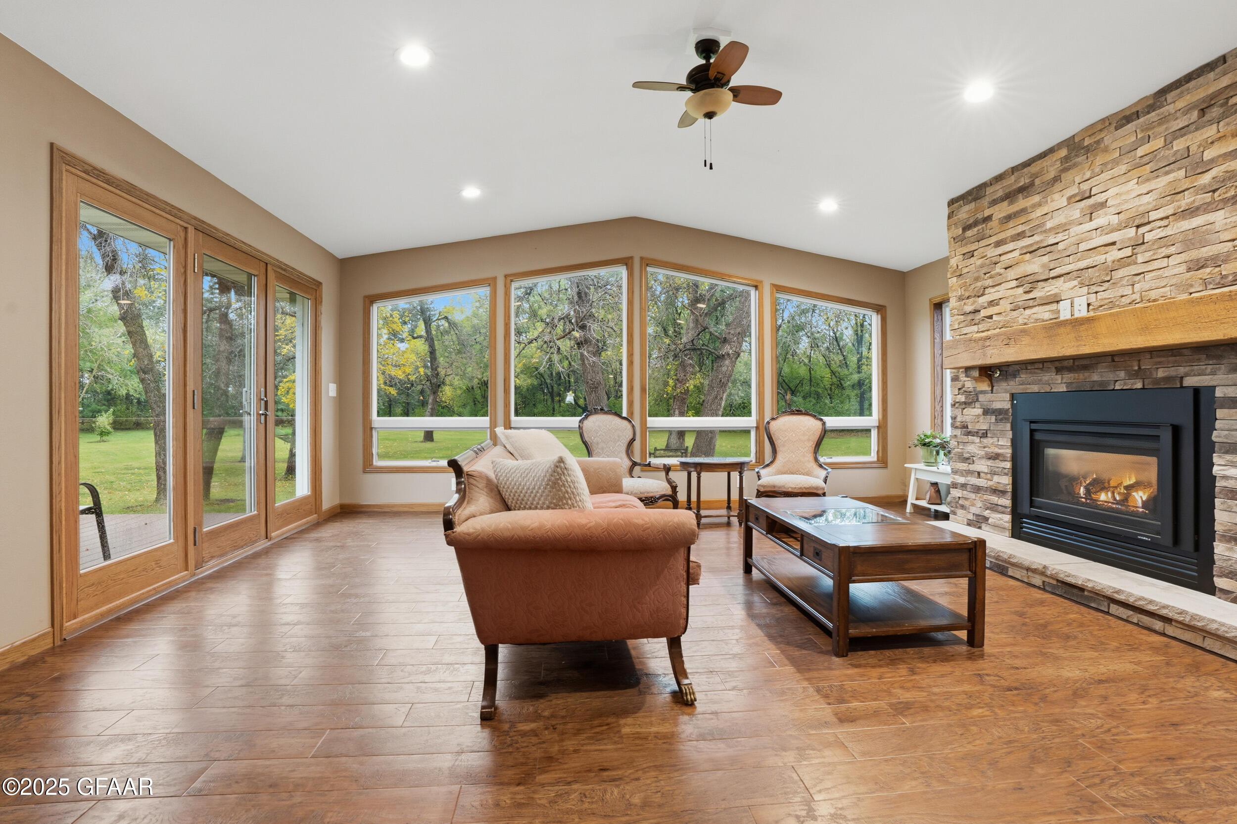 Grand Forks, North Dakota 58201, United States, 4 Bedrooms Bedrooms, ,3 BathroomsBathrooms,Residential,Active,229784