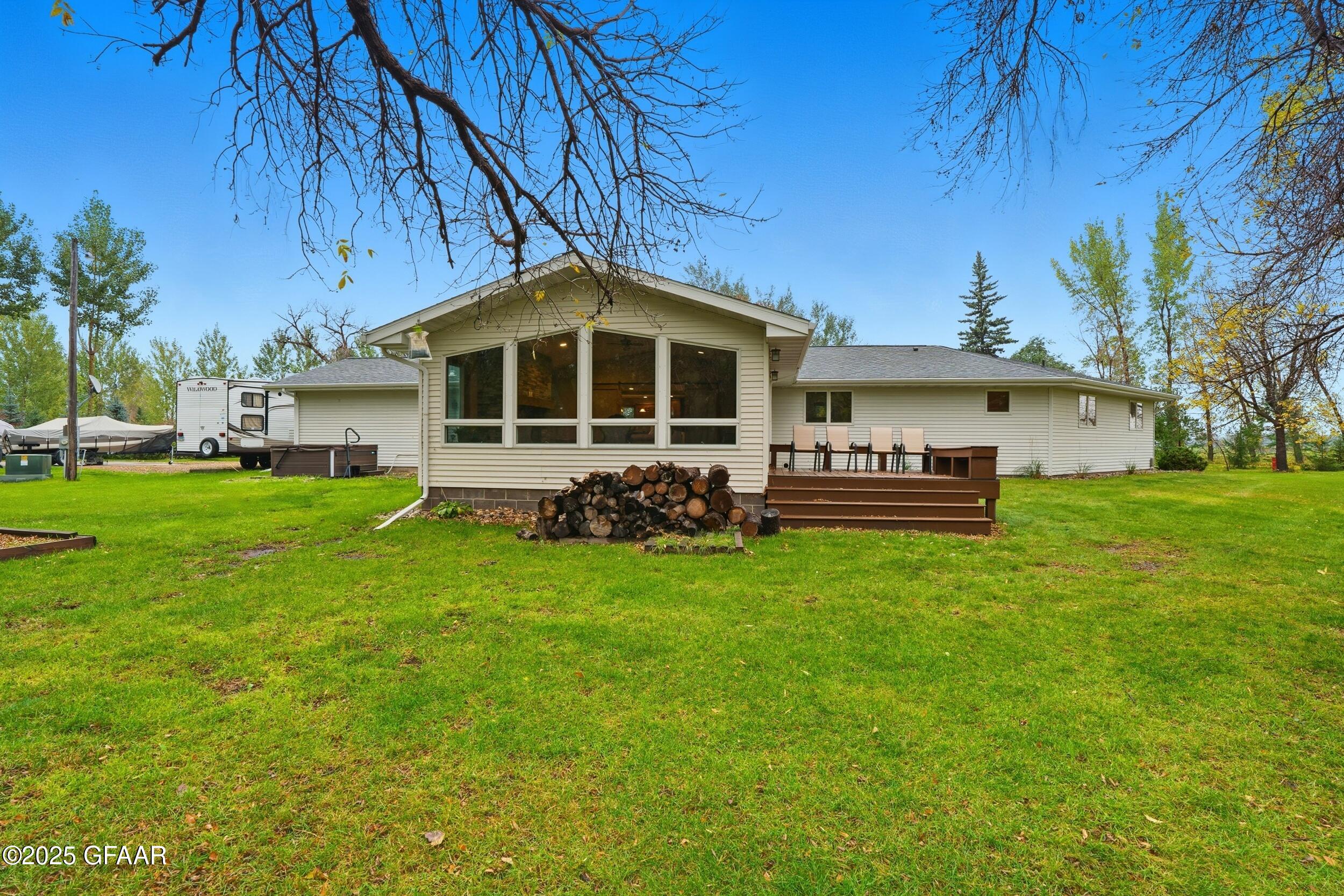 Grand Forks, North Dakota 58201, United States, 4 Bedrooms Bedrooms, ,3 BathroomsBathrooms,Residential,Active,229784