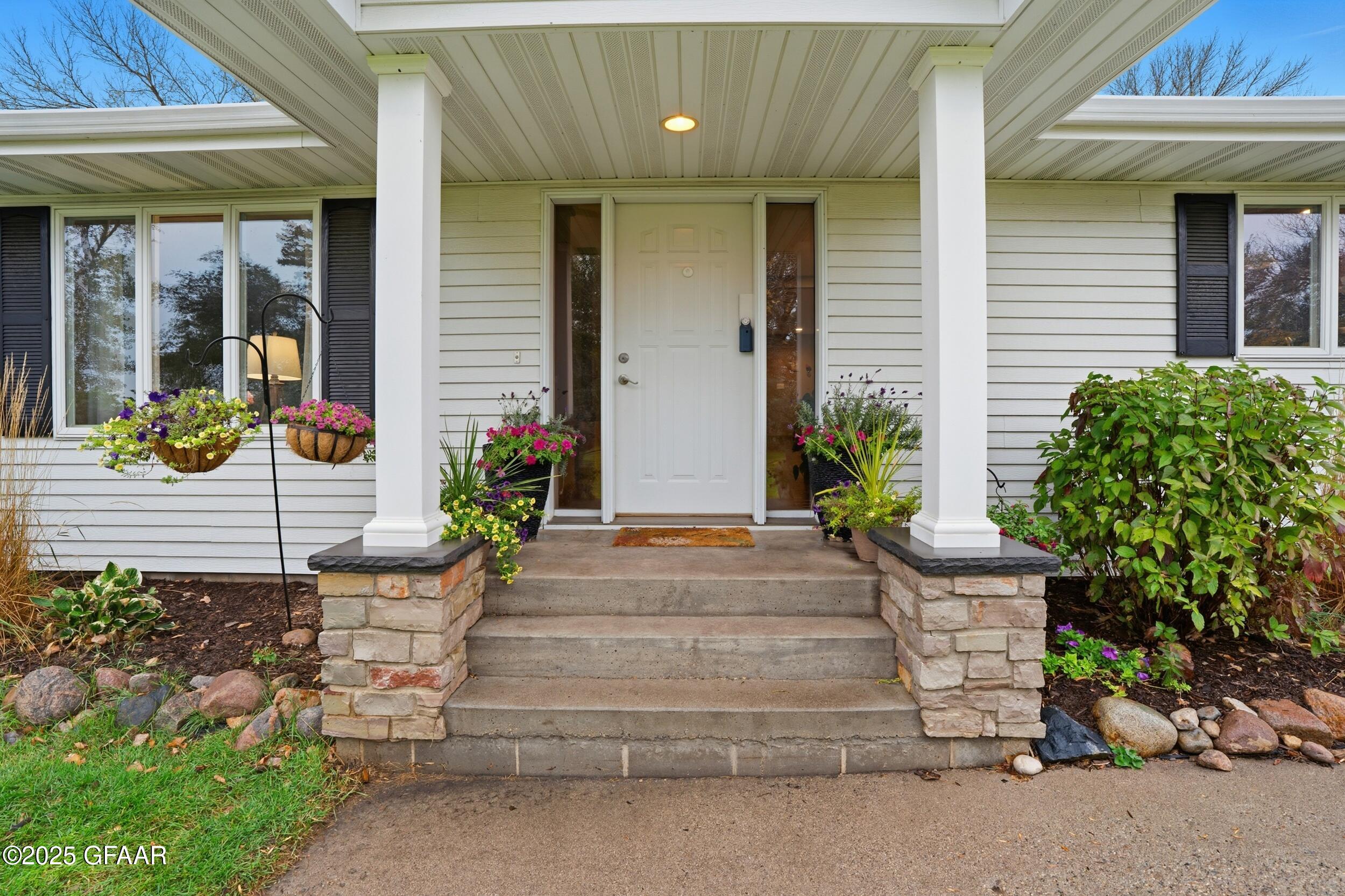 Grand Forks, North Dakota 58201, United States, 4 Bedrooms Bedrooms, ,3 BathroomsBathrooms,Residential,Active,229784