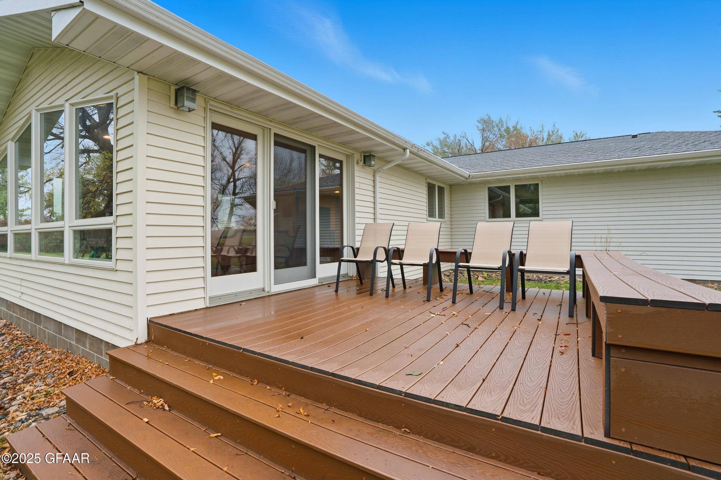 Grand Forks, North Dakota 58201, United States, 4 Bedrooms Bedrooms, ,3 BathroomsBathrooms,Residential,Active,229784