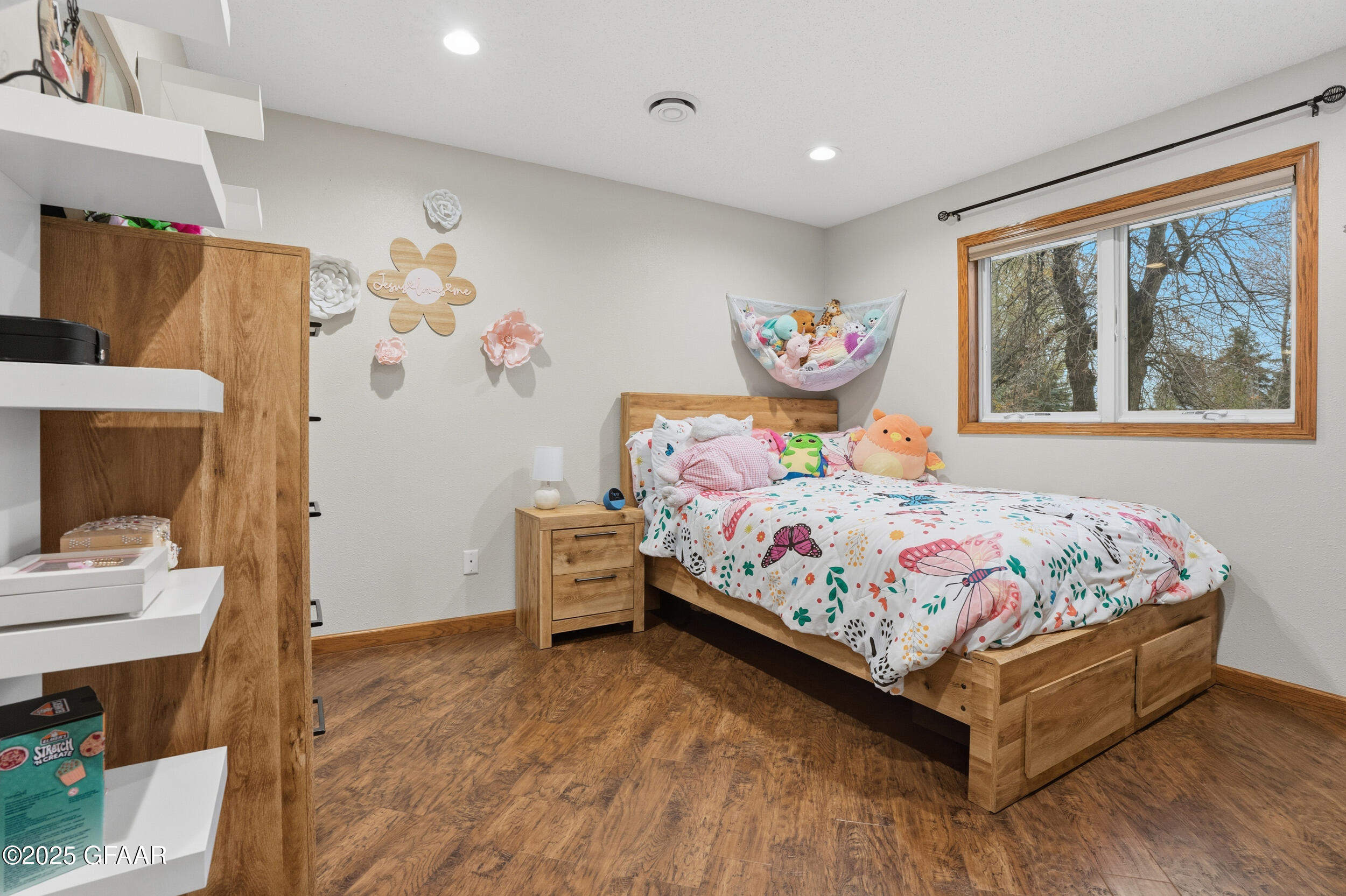 Grand Forks, North Dakota 58201, United States, 4 Bedrooms Bedrooms, ,3 BathroomsBathrooms,Residential,Active,229784