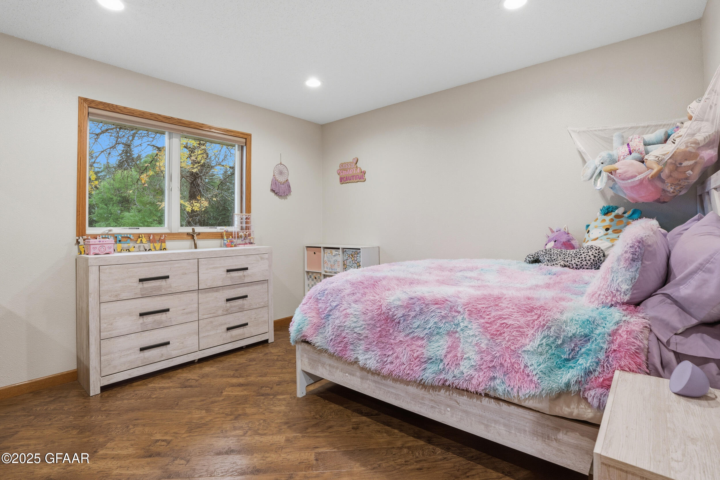 Grand Forks, North Dakota 58201, United States, 4 Bedrooms Bedrooms, ,3 BathroomsBathrooms,Residential,Active,229784