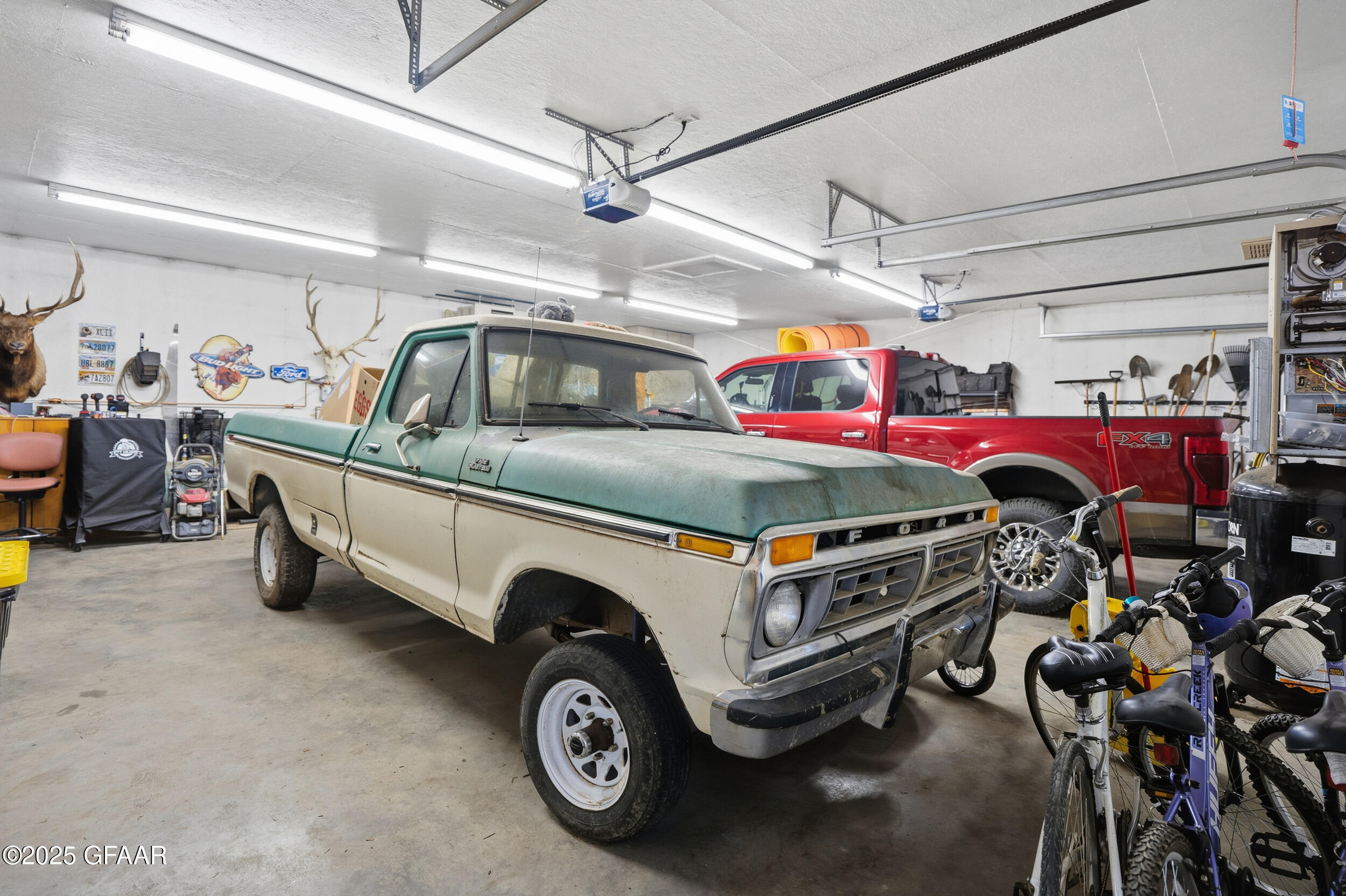 Grand Forks, North Dakota 58201, United States, 4 Bedrooms Bedrooms, ,3 BathroomsBathrooms,Residential,Active,229784